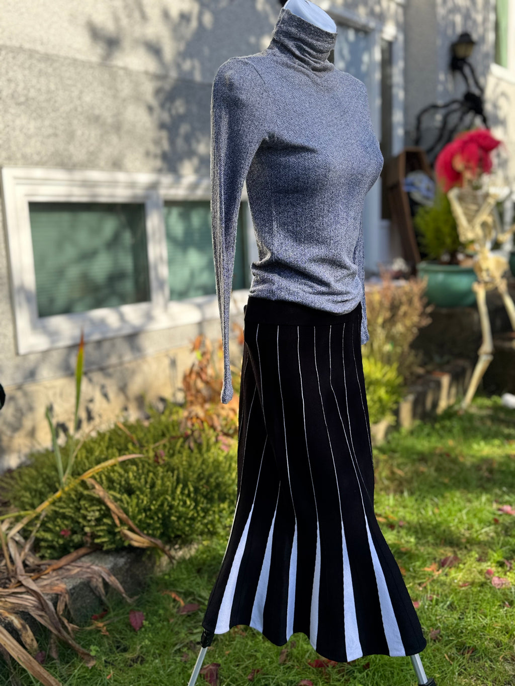 PREMISE Midi colour block TRUMPET MERMAID sweater knit SKIRT- Consigned with VARDO Vintage & Valuables vvvardo.ca