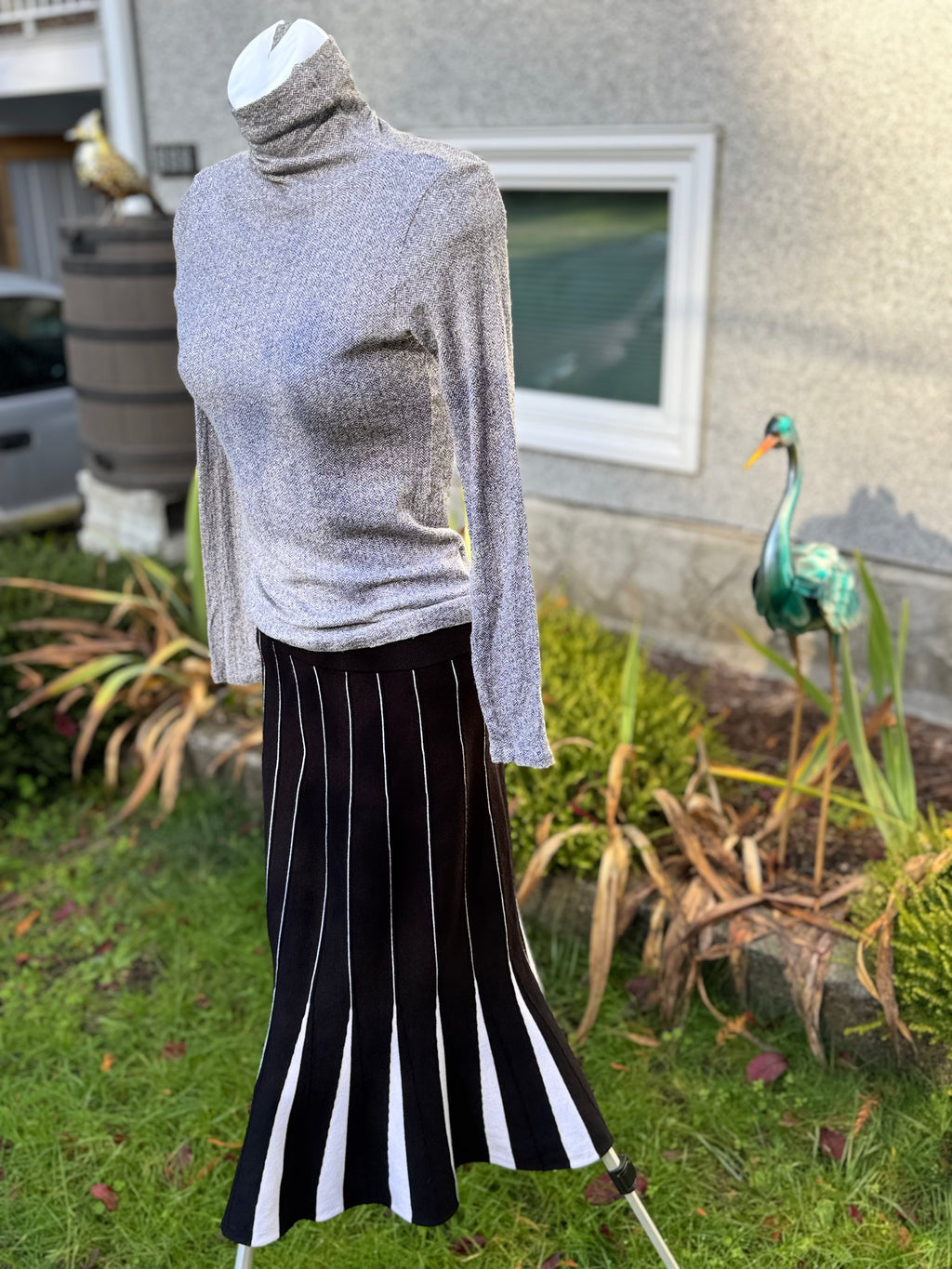 CLUB MONACO MOCK NECK TOP- Consigned with VARDO Vintage & Valuables vvvardo.ca