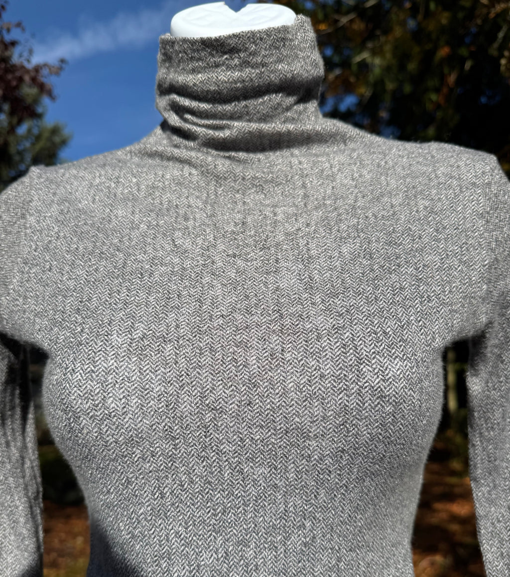 CLUB MONACO MOCK NECK TOP- Consigned with VARDO Vintage & Valuables vvvardo.ca