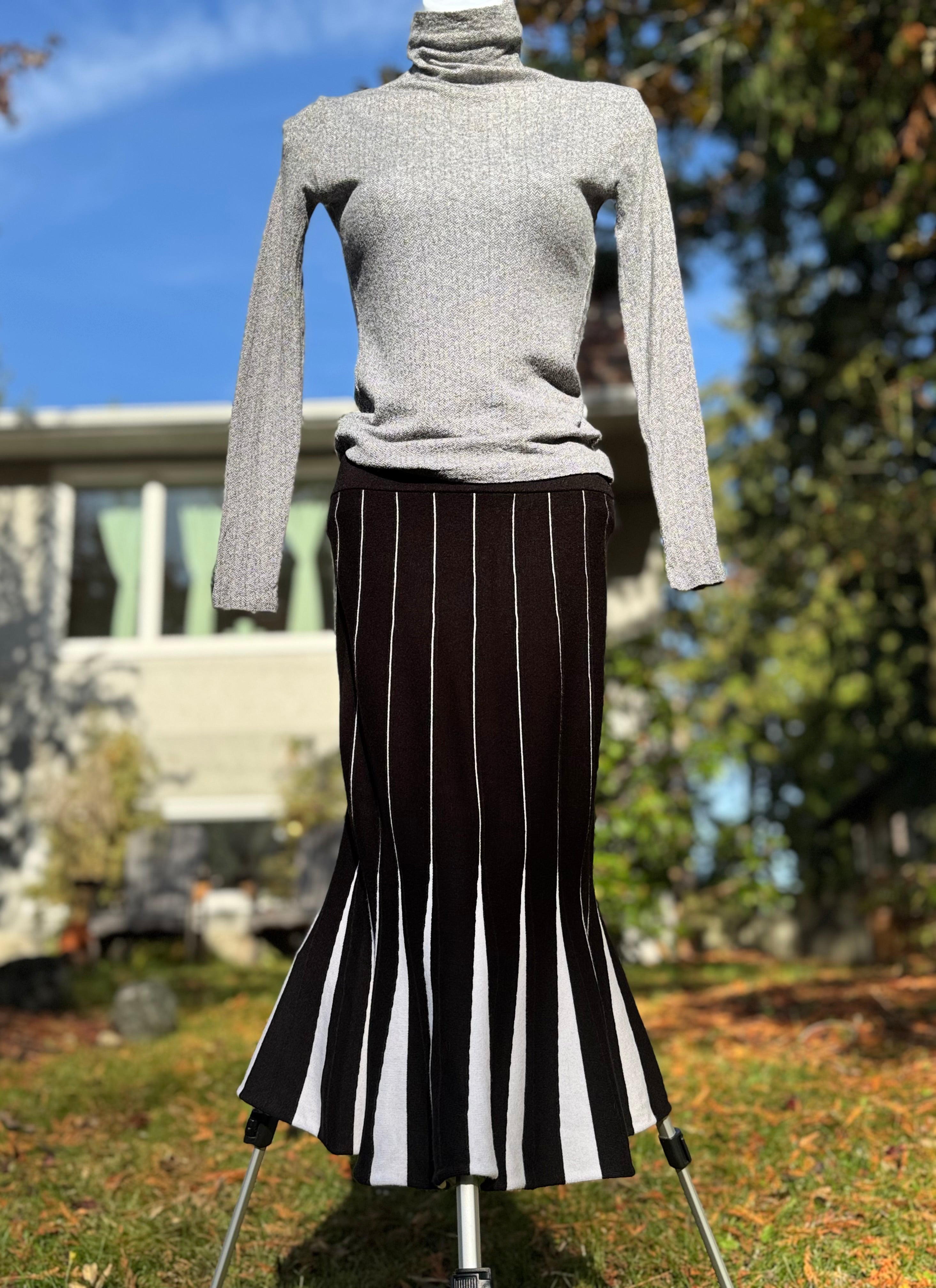 PREMISE Midi colour block TRUMPET MERMAID sweater knit SKIRT- Consigned with VARDO Vintage & Valuables vvvardo.ca