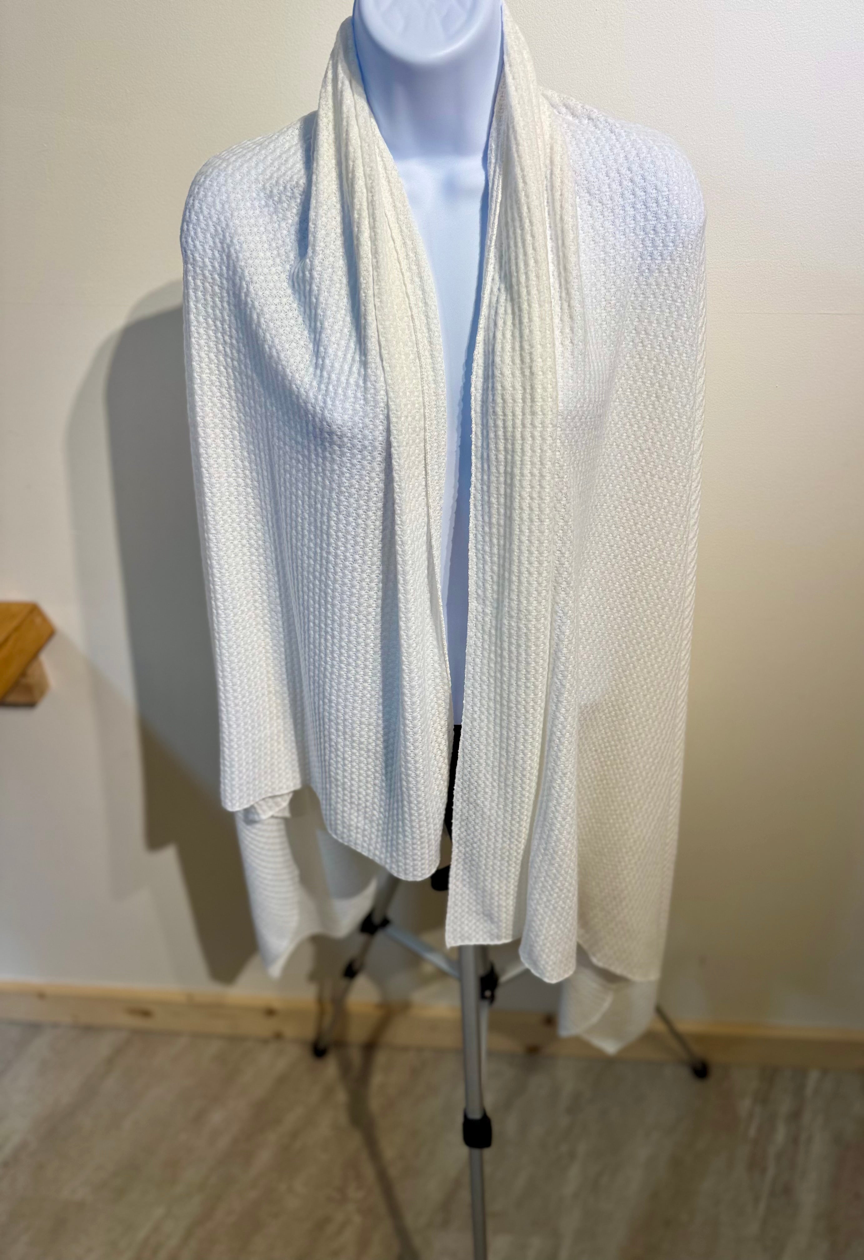 SOFT WAFFEL KNIT SCARF SHAWL - Consigned with VARDO Vintage & Valuables vvvardo.ca