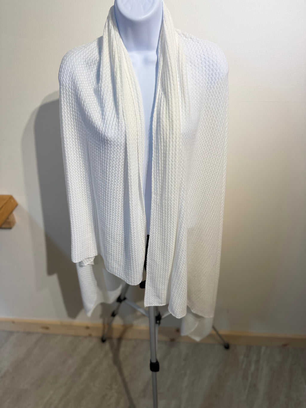 SOFT WAFFEL KNIT SCARF SHAWL - Consigned with VARDO Vintage & Valuables vvvardo.ca