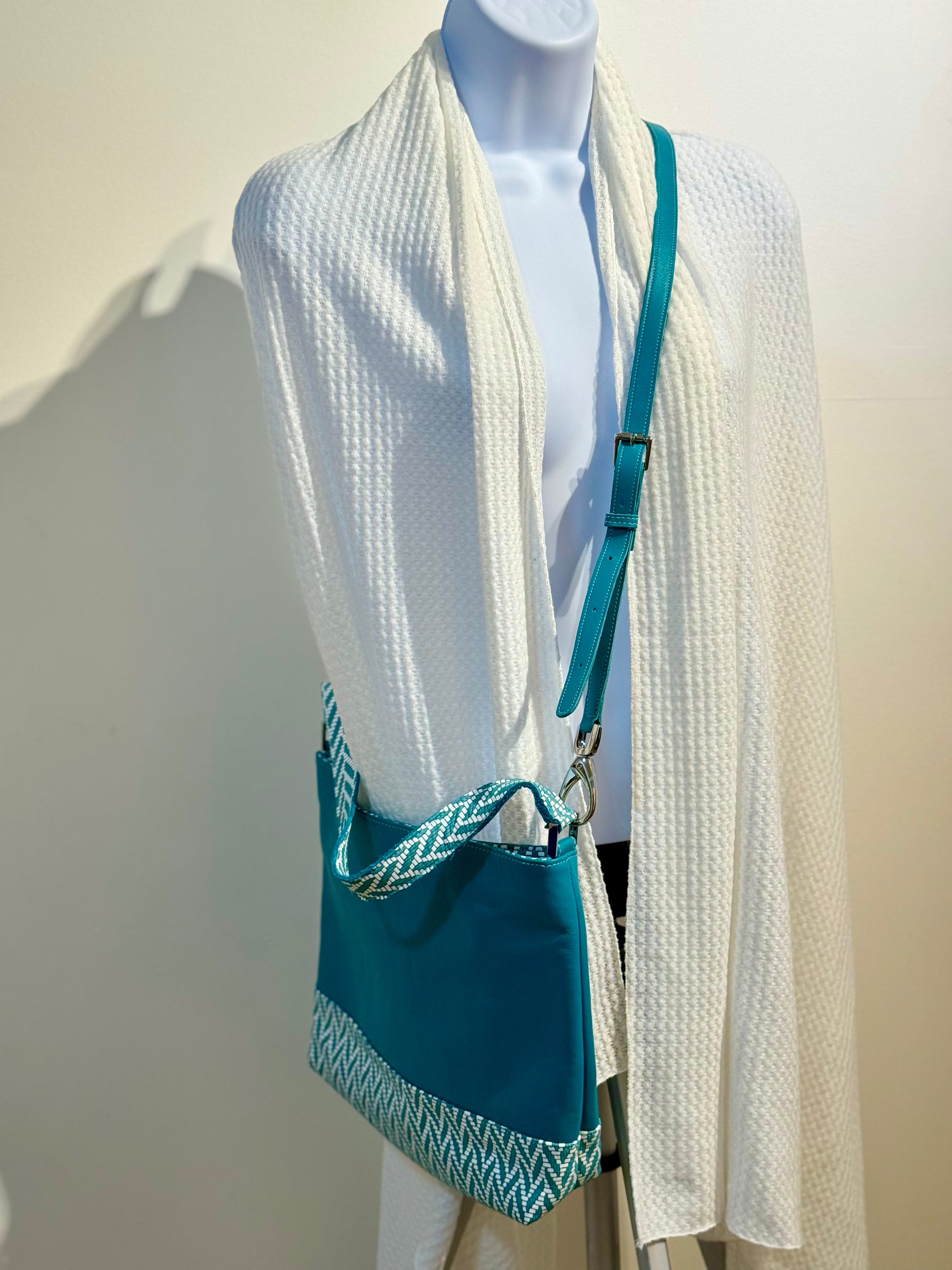 SAS PORTRAIT COLLECTION HAND BAG - Consigned with VARDO Vintage & Valuables vvvardo.ca