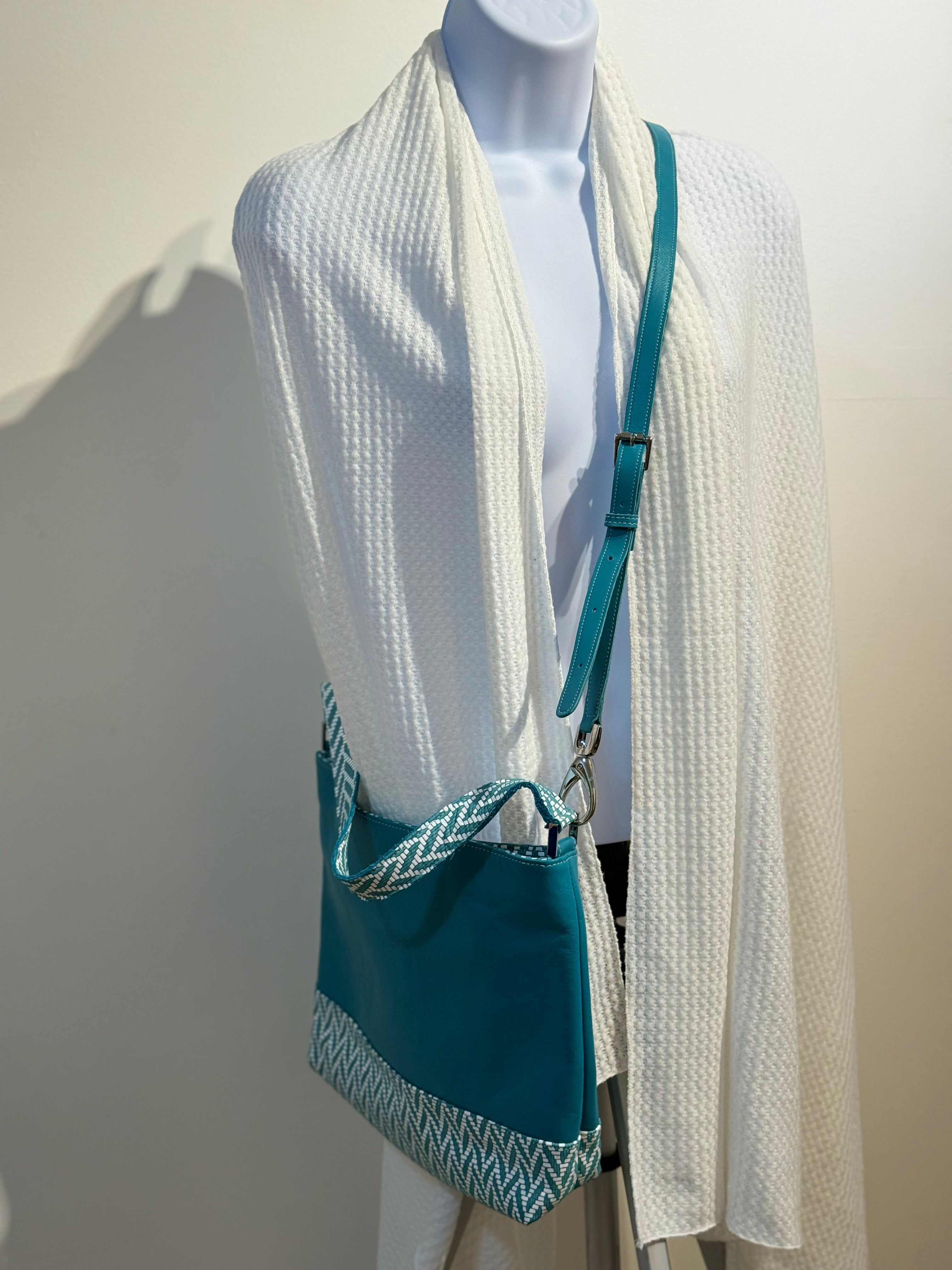 SAS PORTRAIT COLLECTION HAND BAG - Consigned with VARDO Vintage & Valuables vvvardo.ca