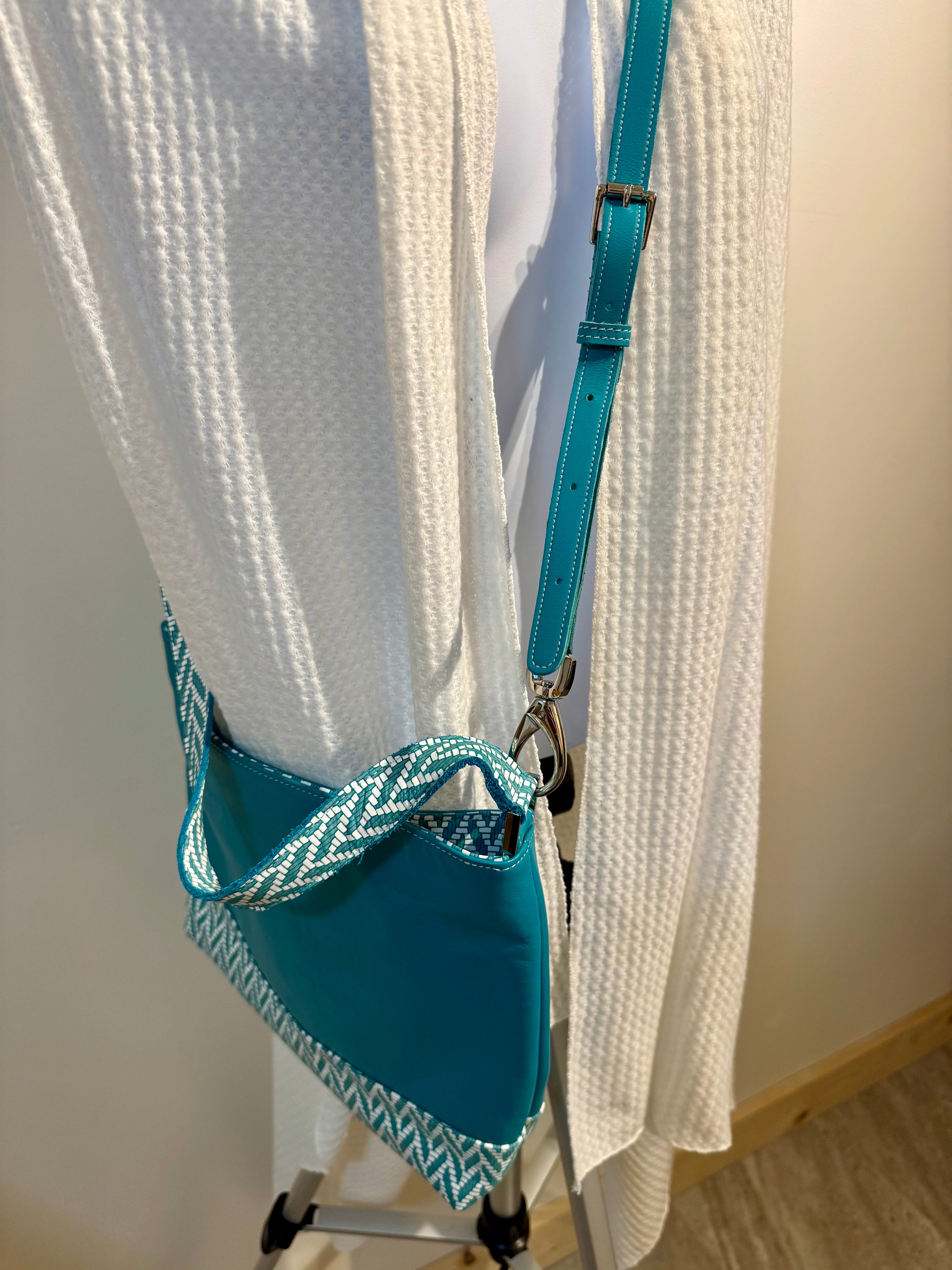 SAS PORTRAIT COLLECTION HAND BAG - Consigned with VARDO Vintage & Valuables vvvardo.ca