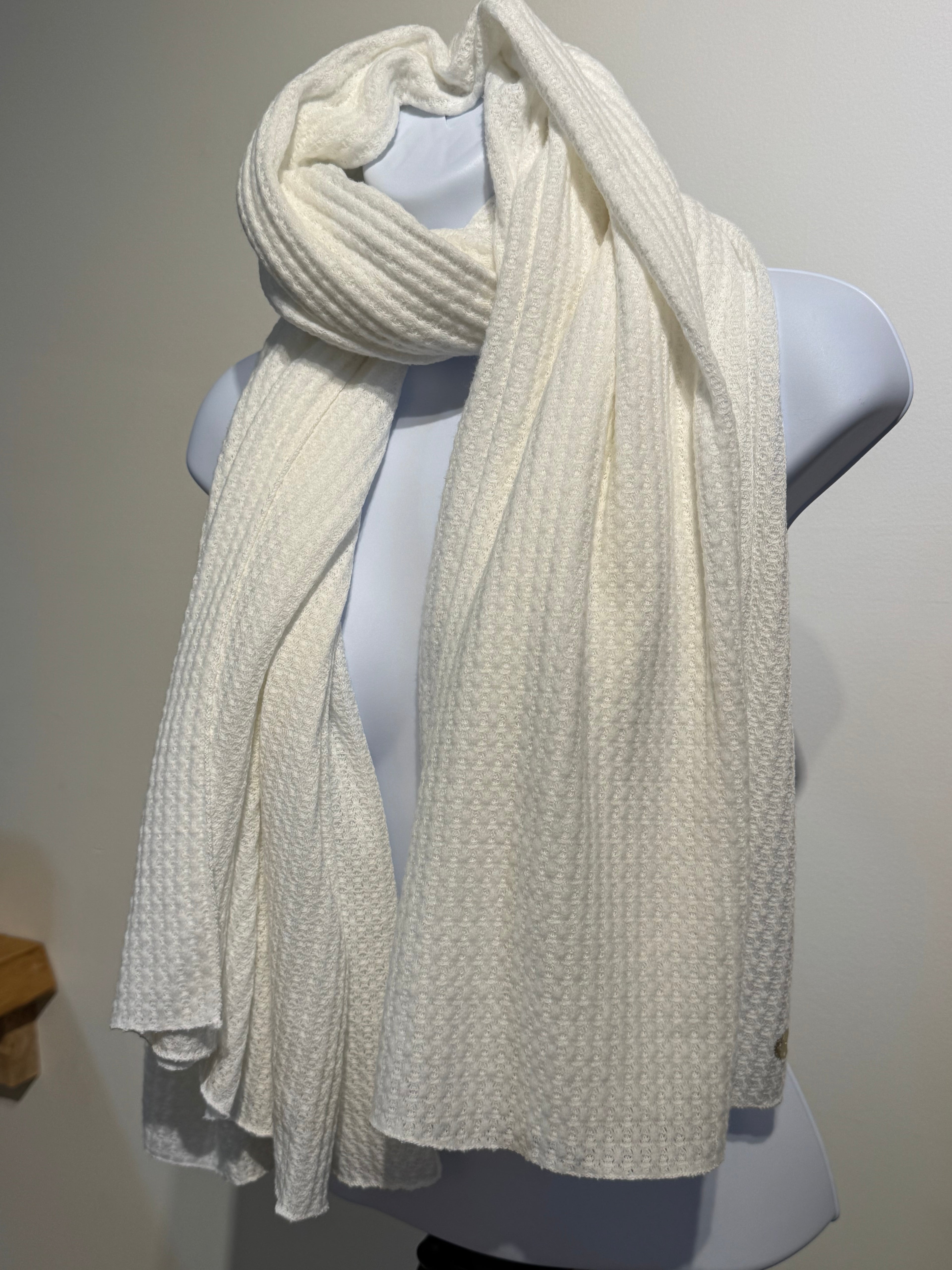 SOFT WAFFEL KNIT SCARF SHAWL - Consigned with VARDO Vintage & Valuables vvvardo.ca