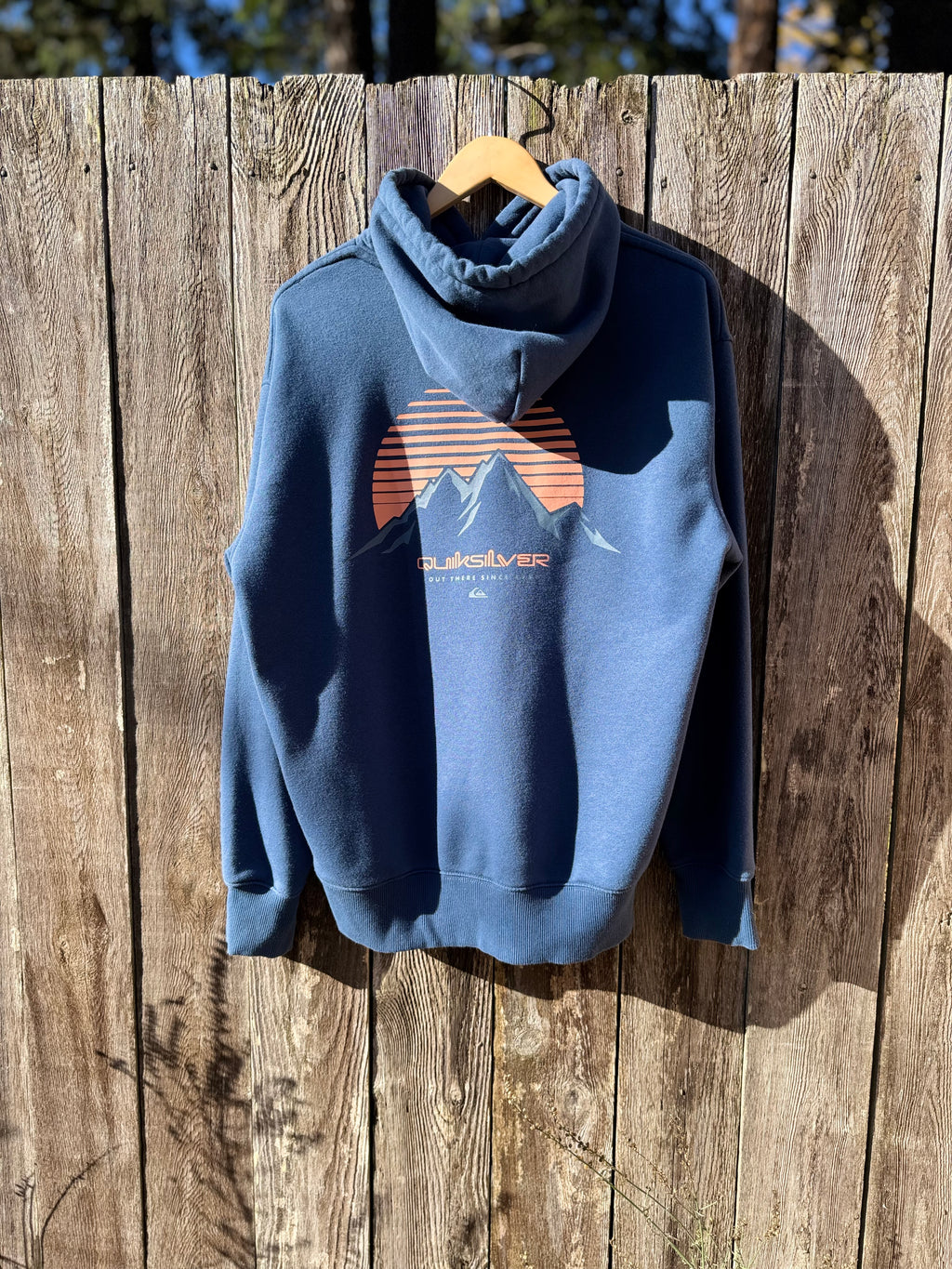 QUICKSILVER GRAPHIC HOODIE- Consigned with VARDO Vintage & Valuables vvvardo.ca