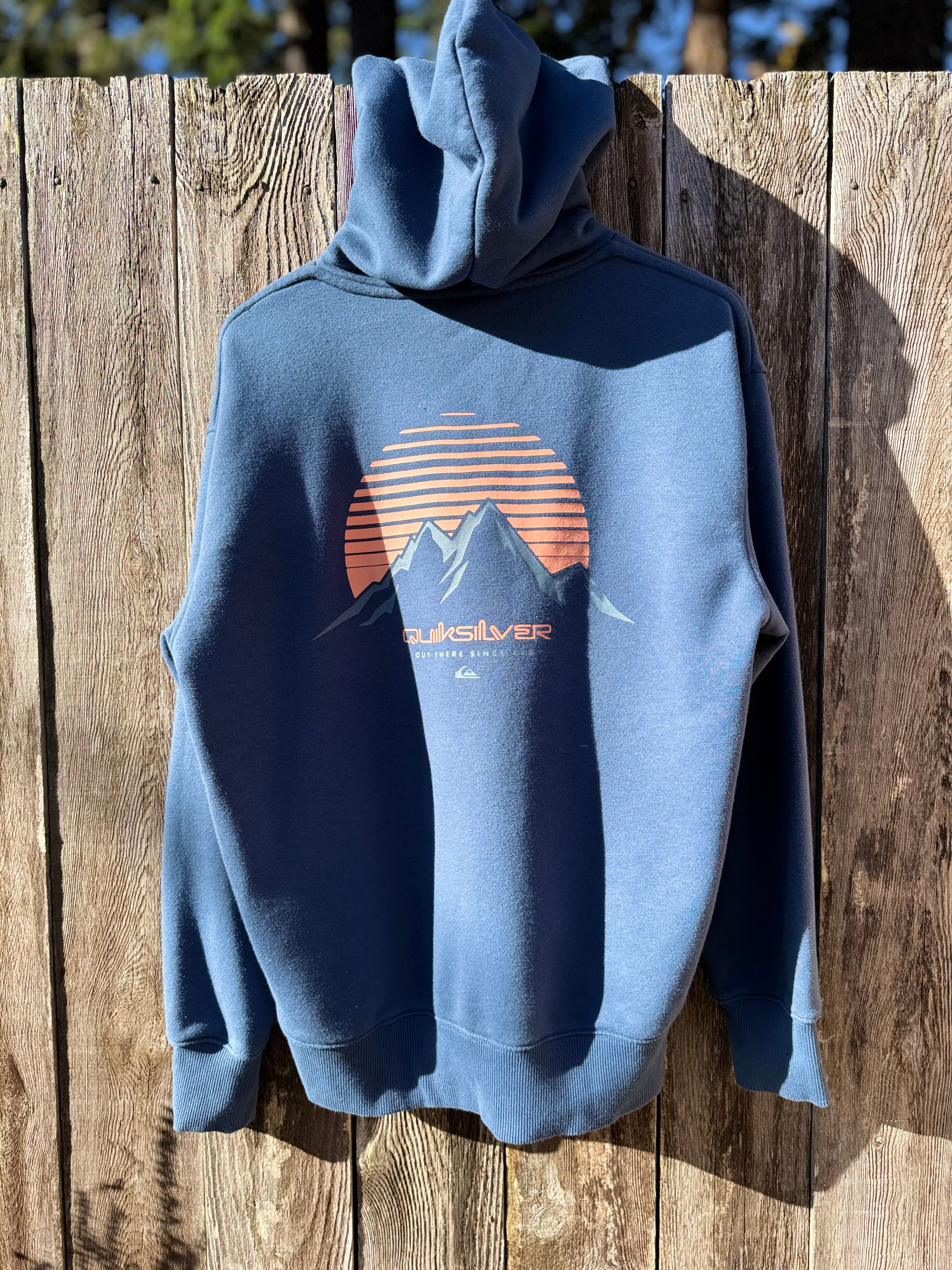QUICKSILVER GRAPHIC HOODIE- Consigned with VARDO Vintage & Valuables vvvardo.ca