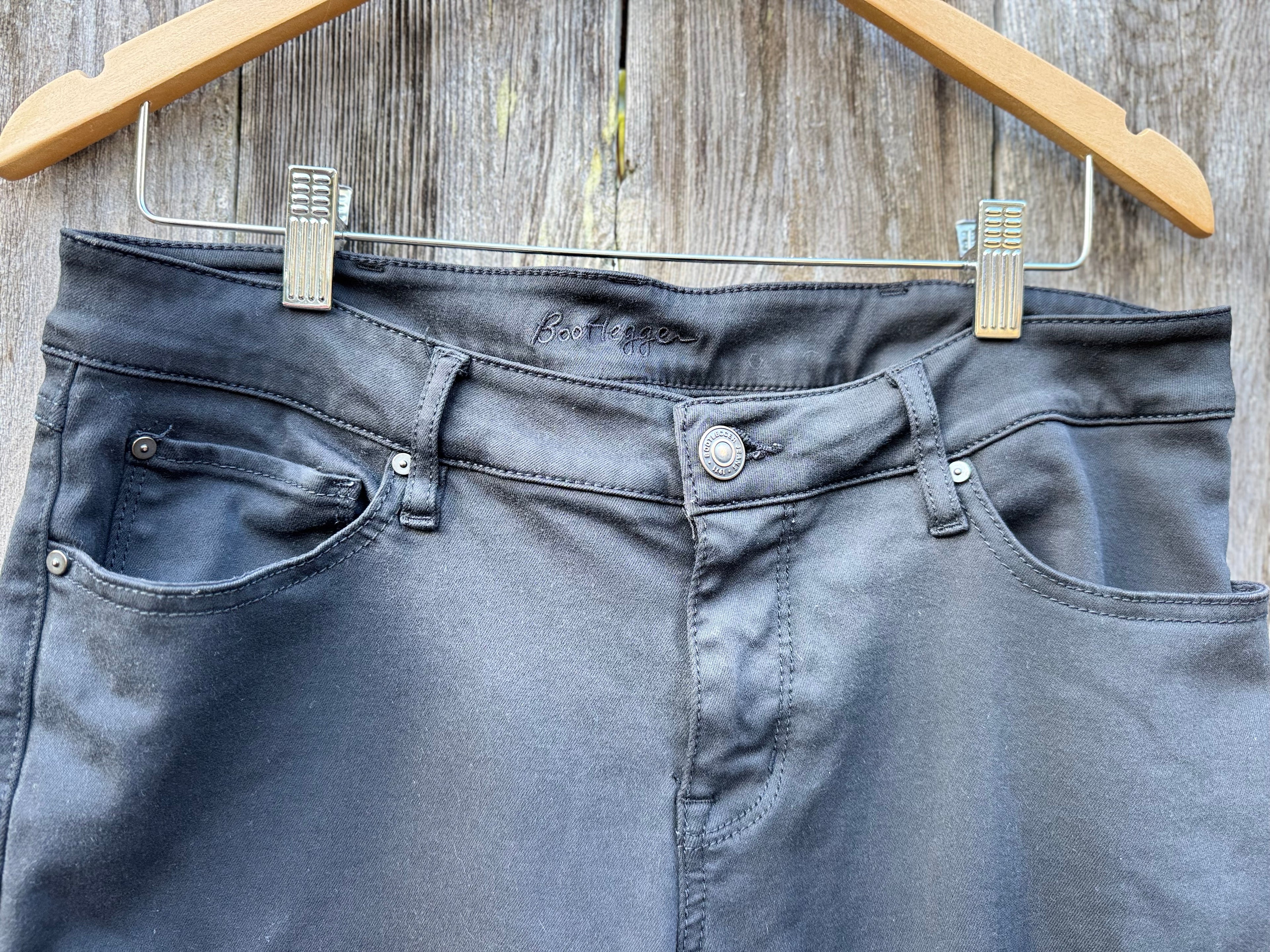 BOOTLEGGER NEVER FADE CURVY SKINNY JEANS - Consigned with VARDO Vintage & Valuables vvvardo.ca