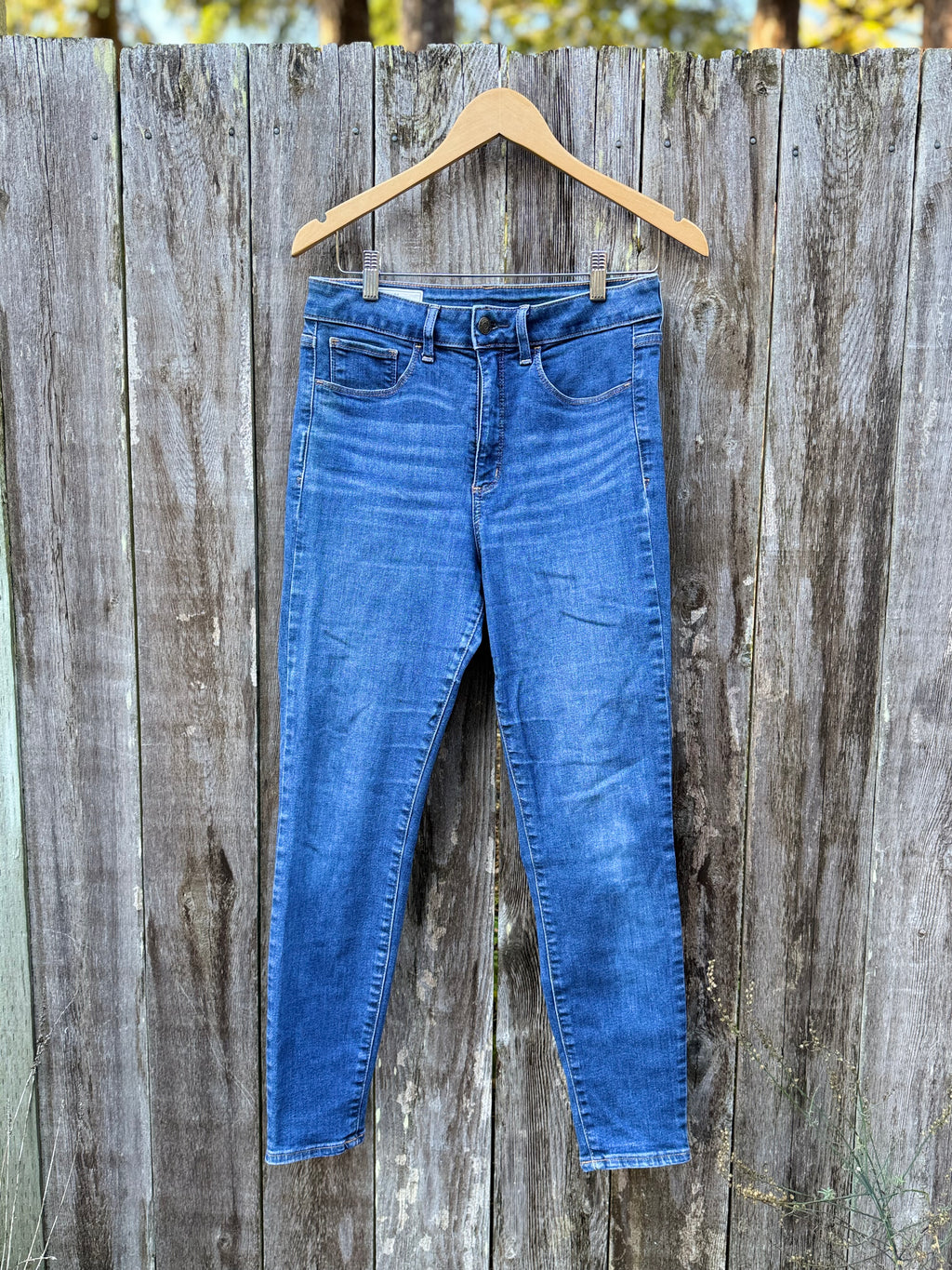 GAP 30/10R UNIVERSAL JEGGING HIGH RISE - Consigned with VARDO Vintage & Valuables vvvardo.ca
