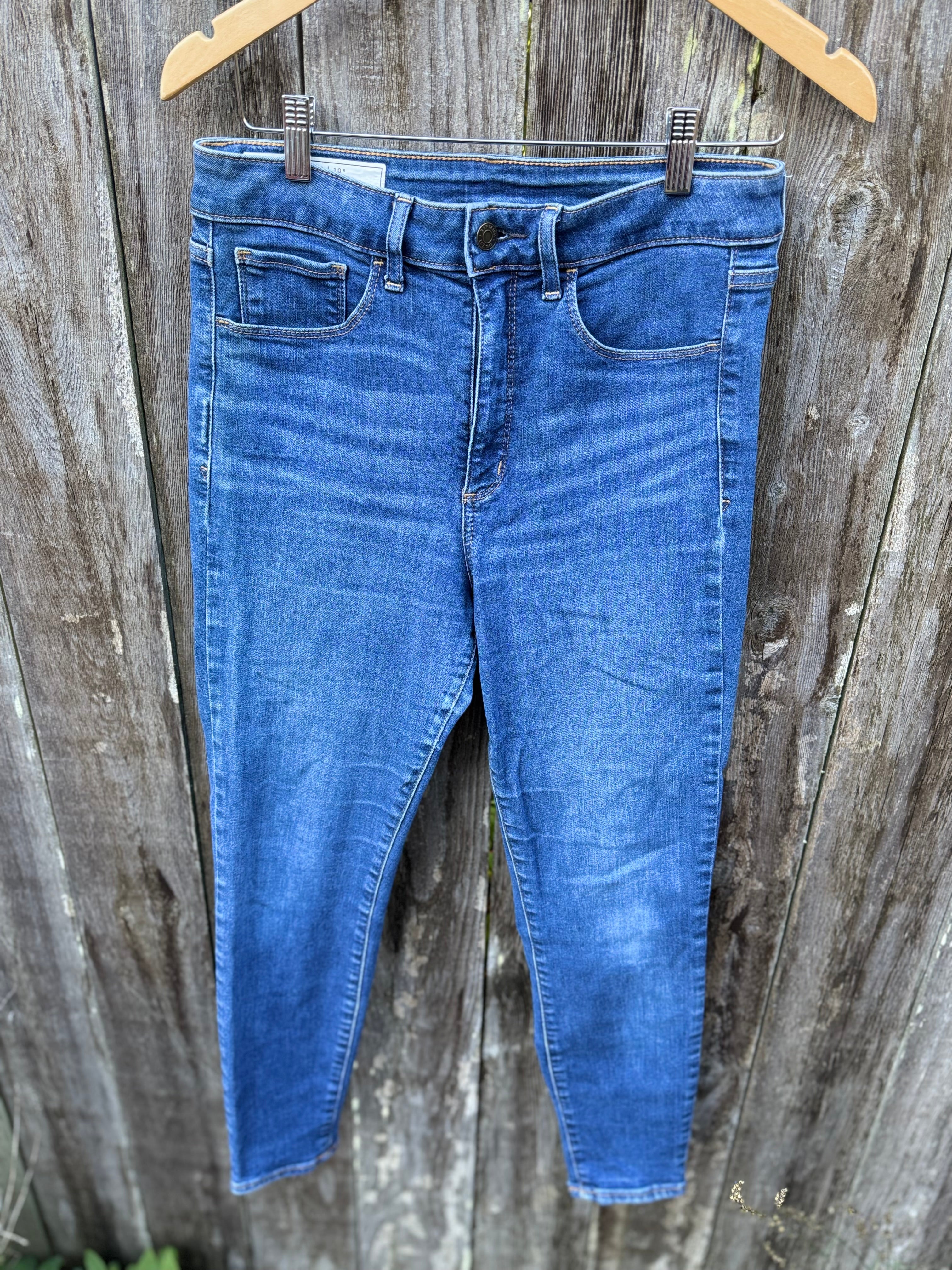 GAP 30/10R UNIVERSAL JEGGING HIGH RISE - Consigned with VARDO Vintage & Valuables vvvardo.ca