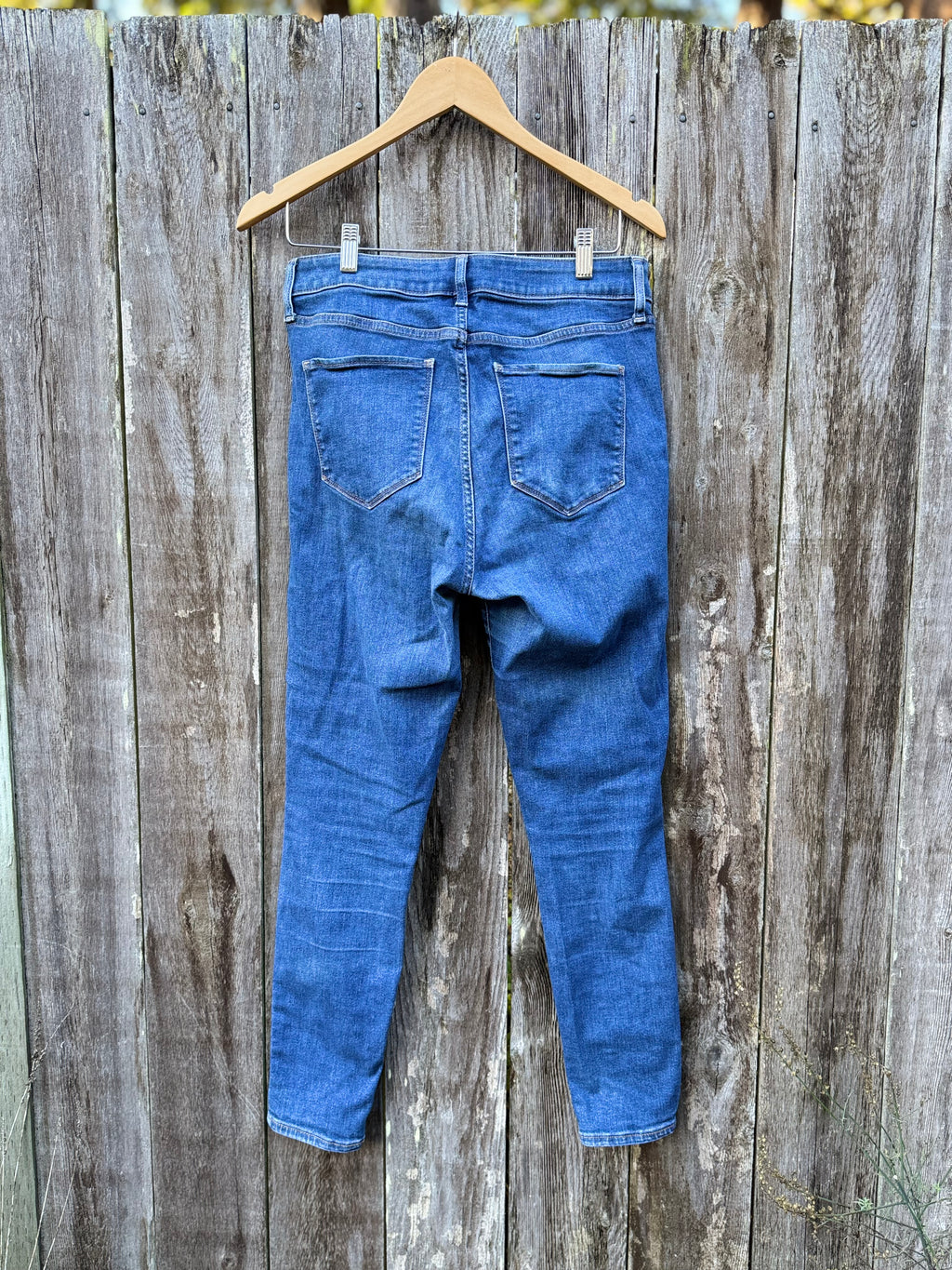 GAP 30/10R UNIVERSAL JEGGING HIGH RISE - Consigned with VARDO Vintage & Valuables vvvardo.ca