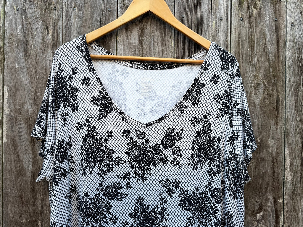 MICHEL STUDIO Modern T-Shirt - Consigned with VARDO Vintage & Valuables vvvardo.ca