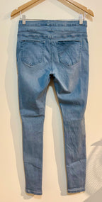 ARDENE HIGH RISE 3-BUTTON JEGGINGS - Consigned with VARDO Vintage & Valuables vvvardo.ca