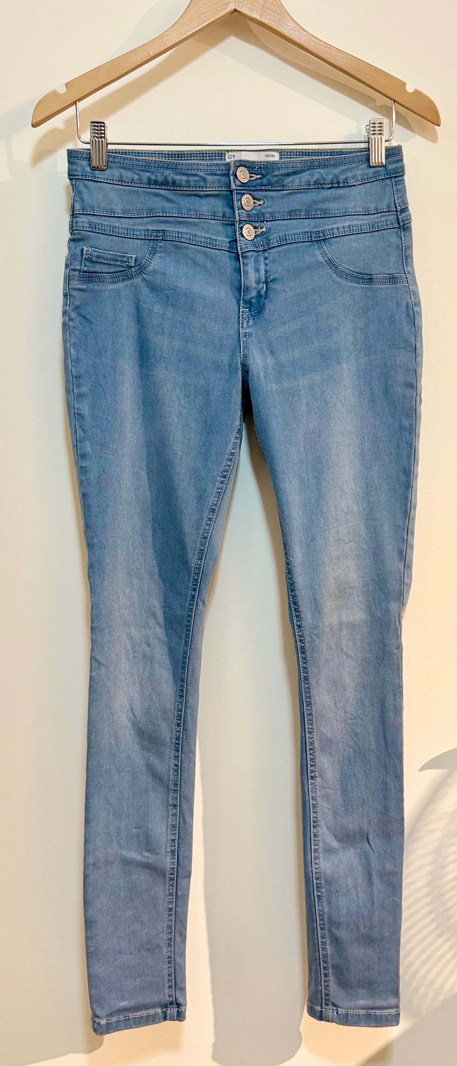 ARDENE HIGH RISE 3-BUTTON JEGGINGS - Consigned with VARDO Vintage & Valuables vvvardo.ca