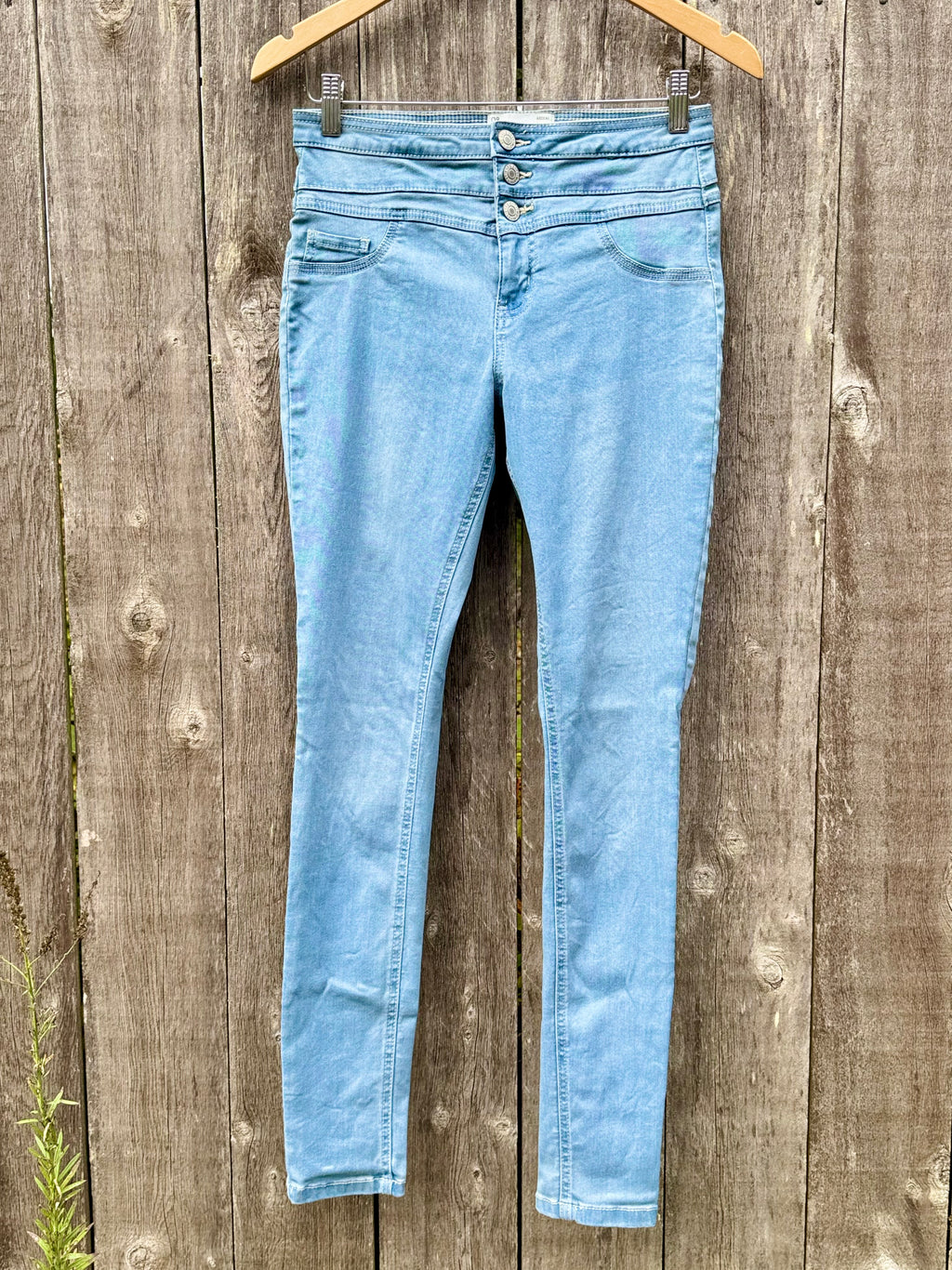 ARDENE HIGH RISE 3-BUTTON JEGGINGS - Consigned with VARDO Vintage & Valuables vvvardo.ca