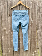 ARDENE HIGH RISE 3-BUTTON JEGGINGS - Consigned with VARDO Vintage & Valuables vvvardo.ca