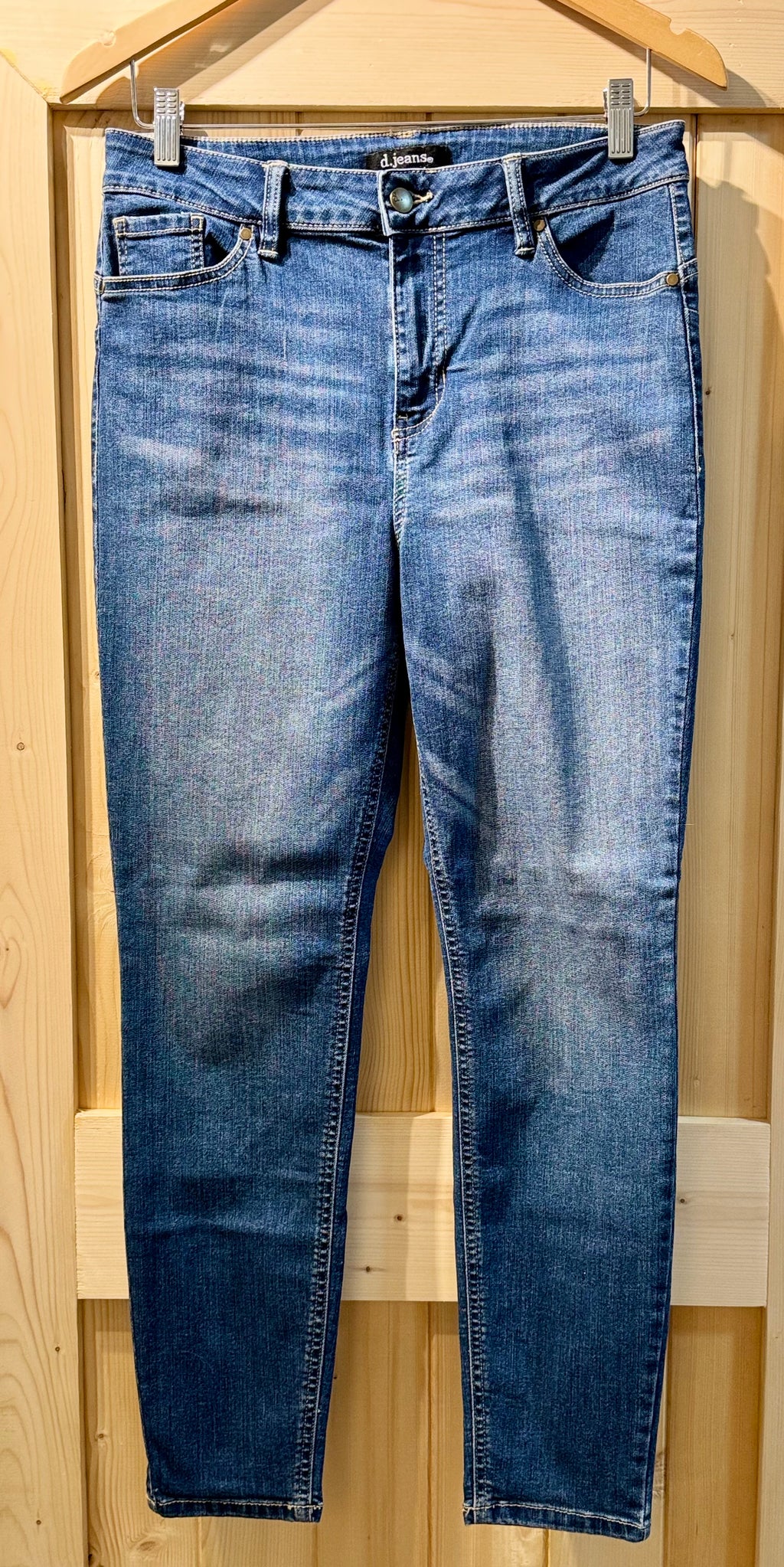 D.JEANS - Consigned with VARDO Vintage & Valuables vvvardo.ca