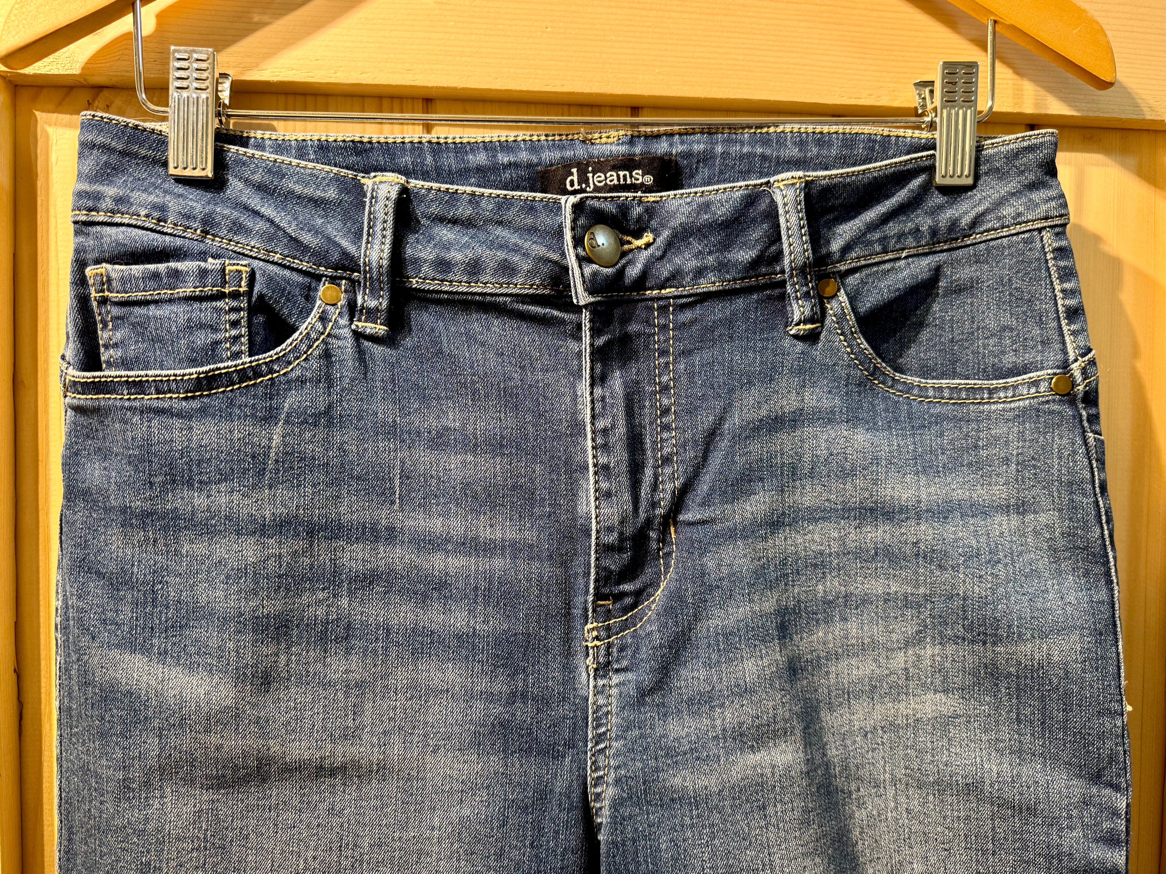 D.JEANS - Consigned with VARDO Vintage & Valuables vvvardo.ca