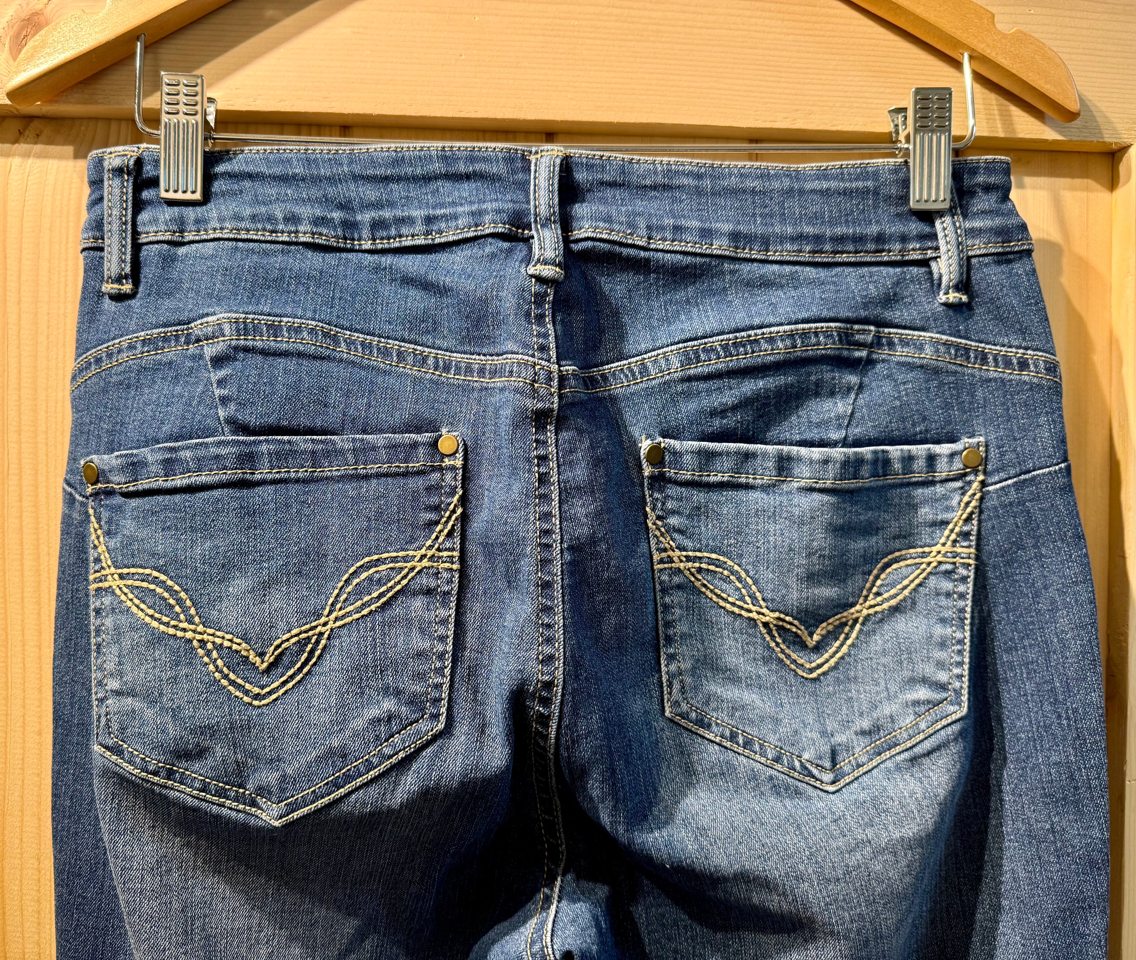 D.JEANS - Consigned with VARDO Vintage & Valuables vvvardo.ca