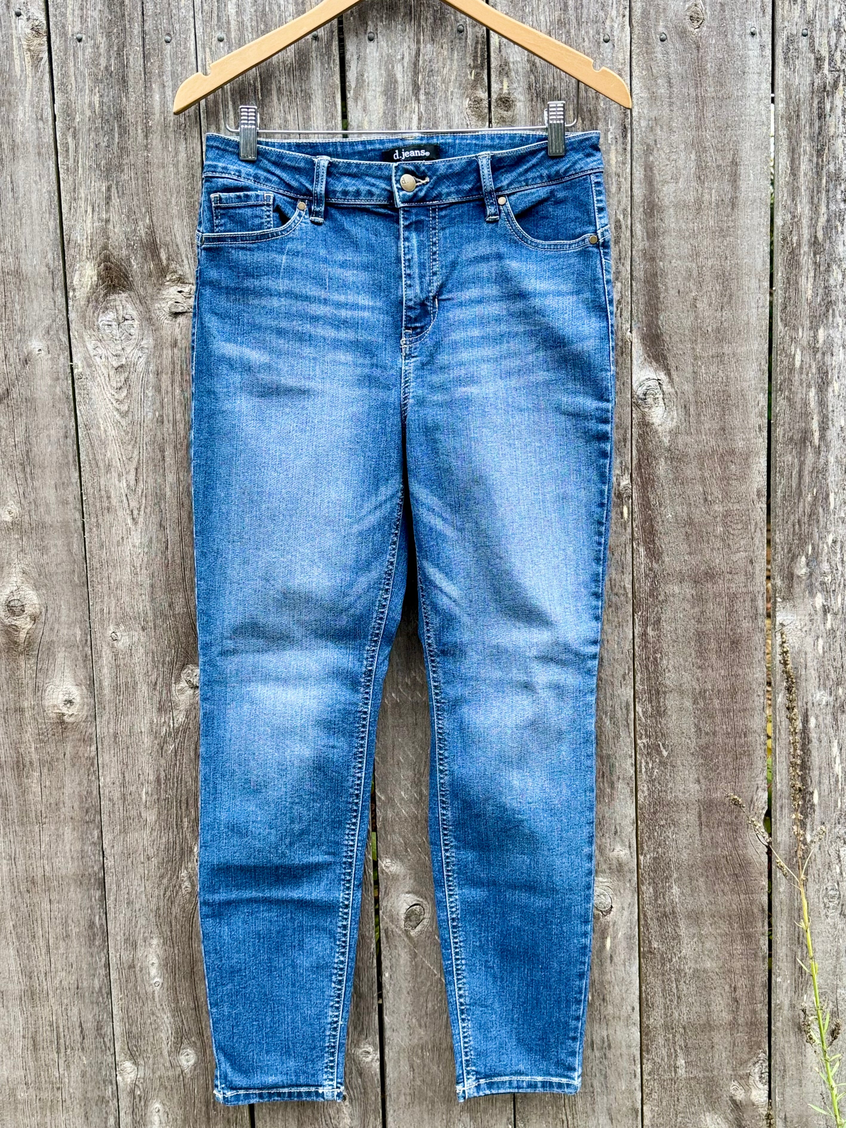 D.JEANS - Consigned with VARDO Vintage & Valuables vvvardo.ca