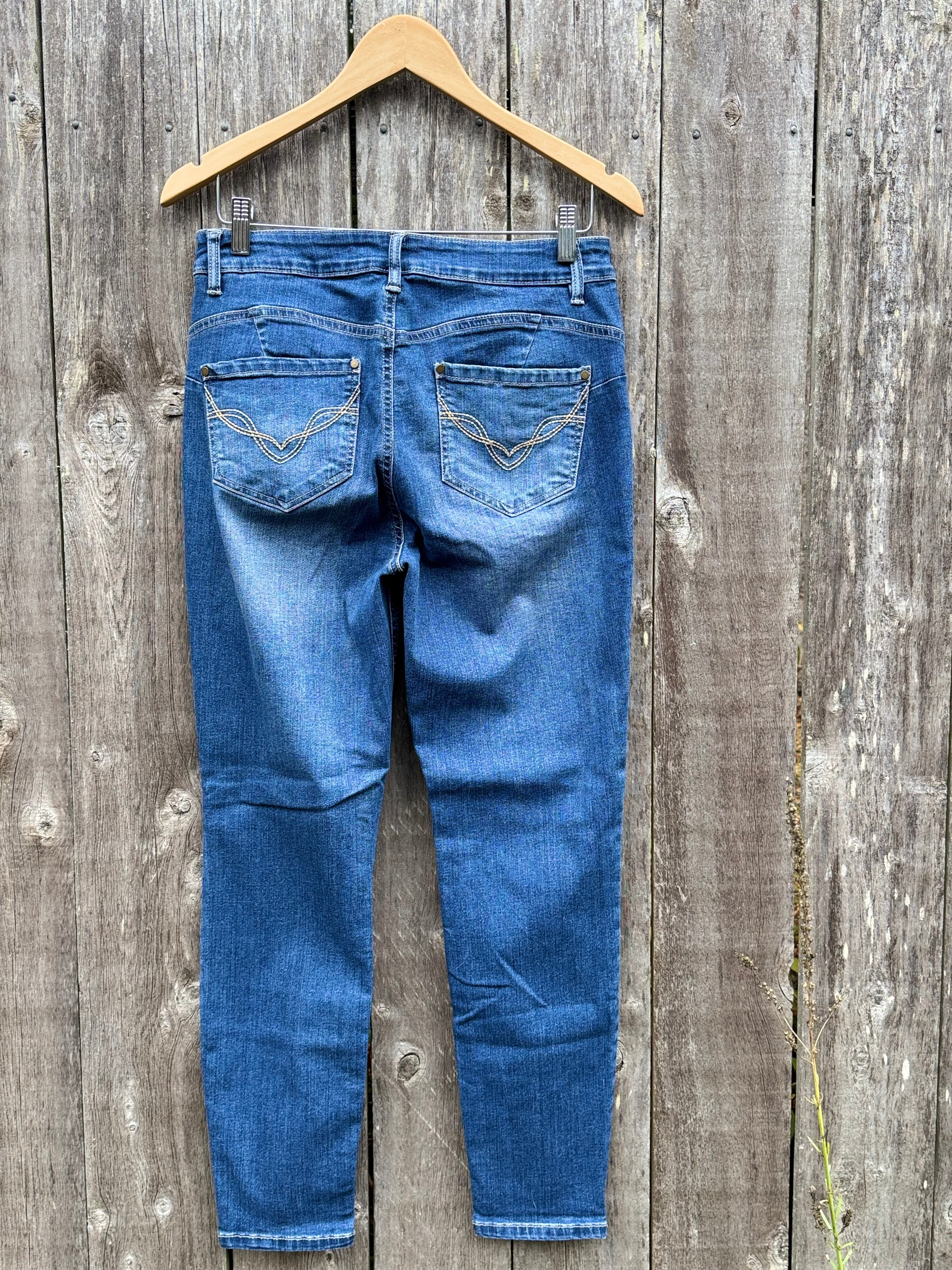 D.JEANS - Consigned with VARDO Vintage & Valuables vvvardo.ca