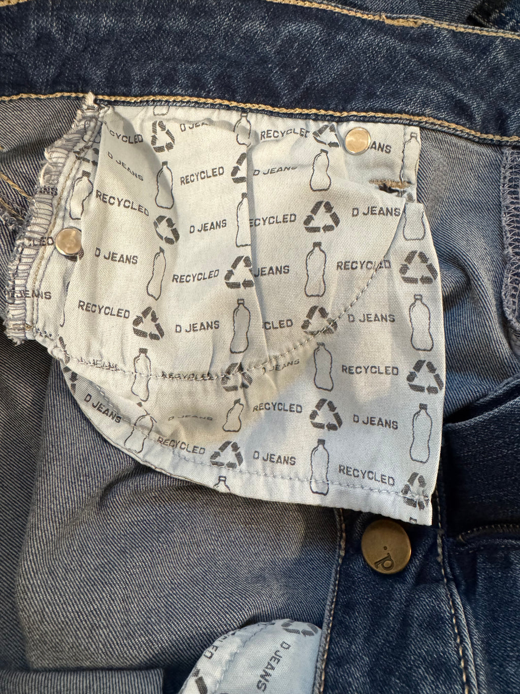 D.JEANS - Consigned with VARDO Vintage & Valuables vvvardo.ca