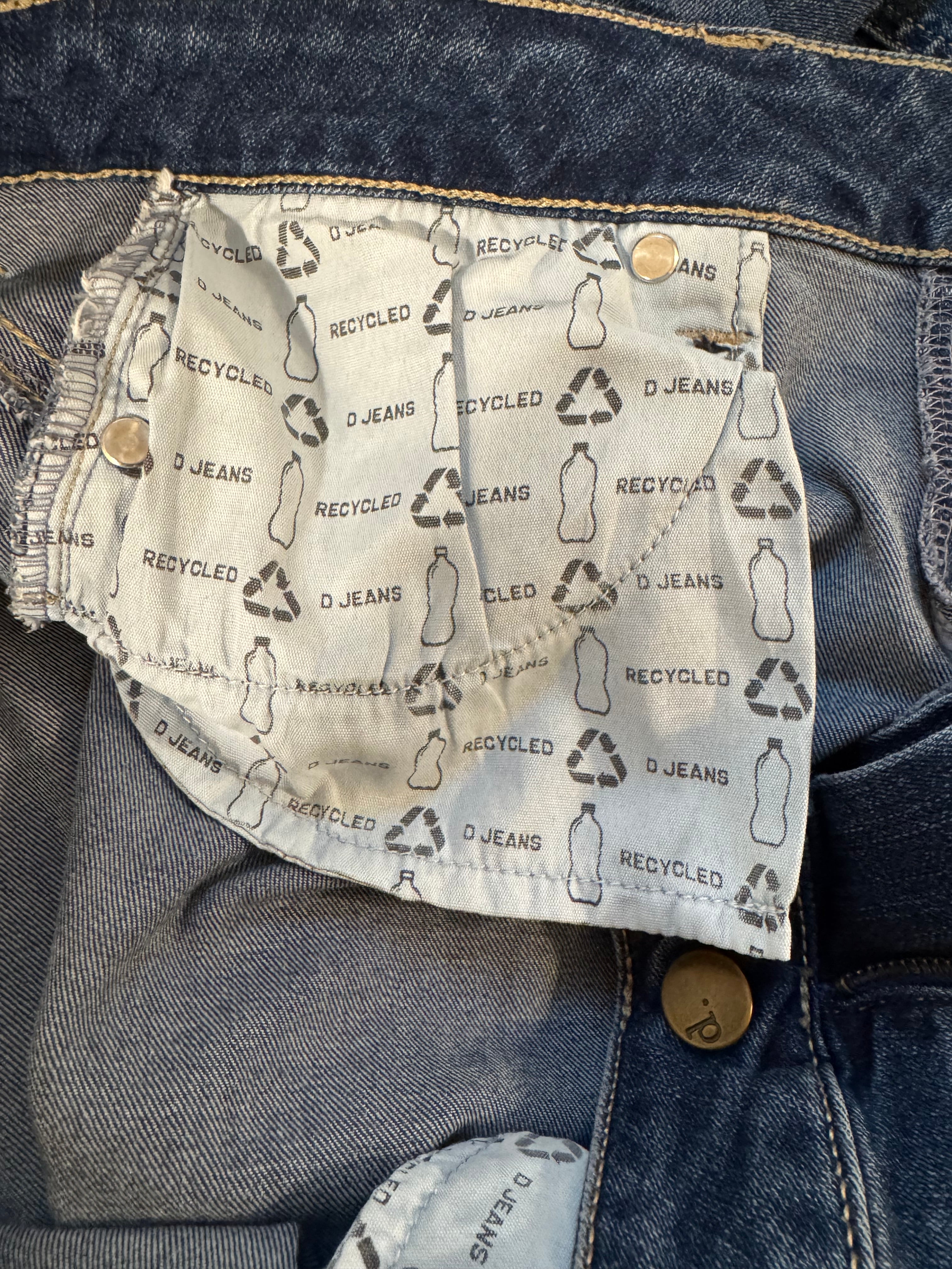 D.JEANS - Consigned with VARDO Vintage & Valuables vvvardo.ca