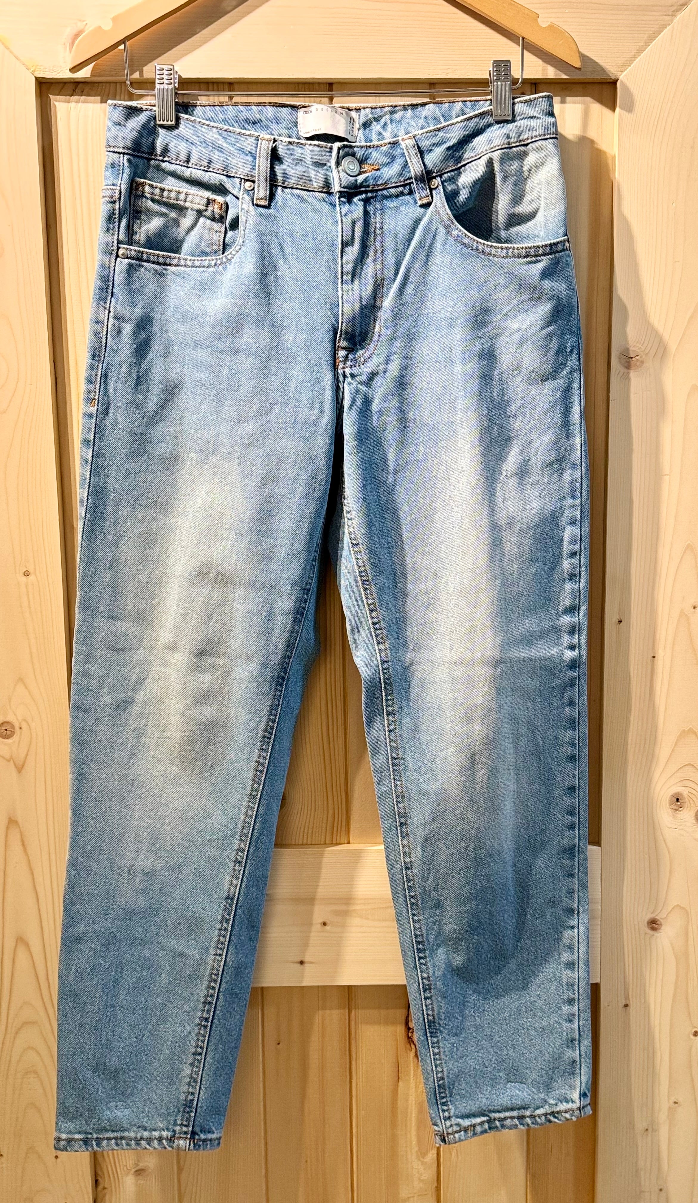 ASOS DESIGN baggy jeans - Consigned with VARDO Vintage & Valuables vvvardo.ca