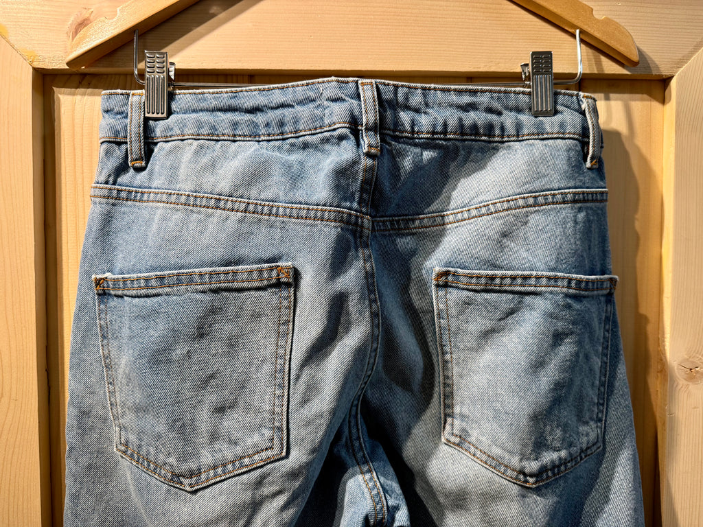 ASOS DESIGN baggy jeans - Consigned with VARDO Vintage & Valuables vvvardo.ca