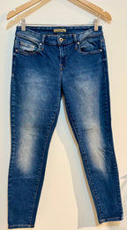 GUESS JEANS - Consigned with VARDO Vintage & Valuables vvvardo.ca