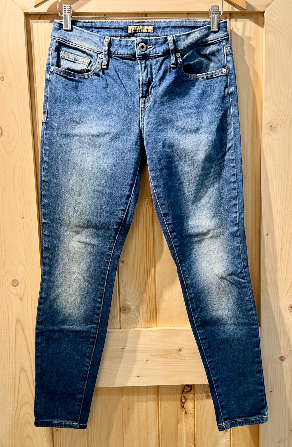 GUESS JEANS - Consigned with VARDO Vintage & Valuables vvvardo.ca