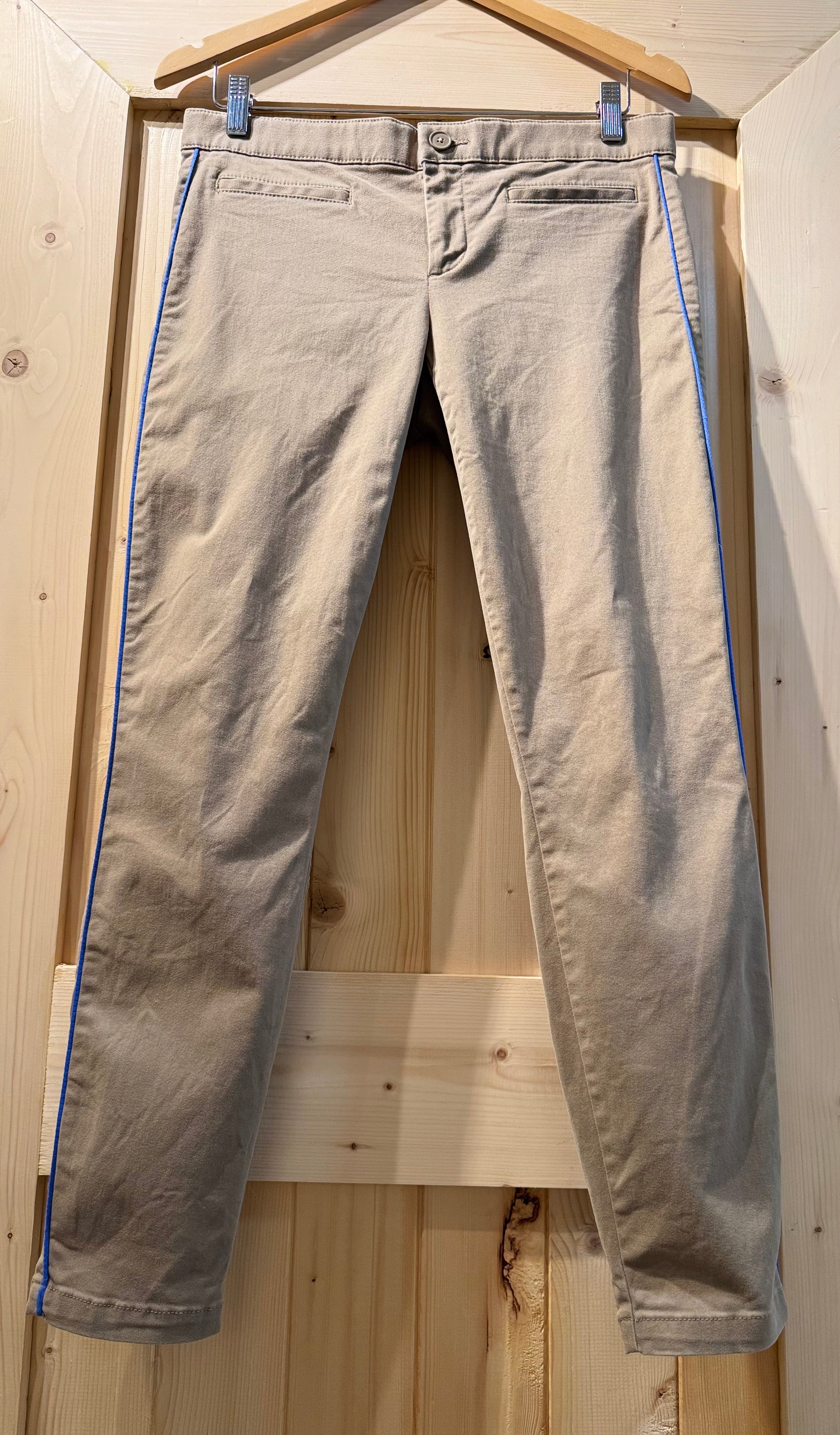 KHAKIS by GAP- Consigned with VARDO Vintage & Valuables vvvardo.ca