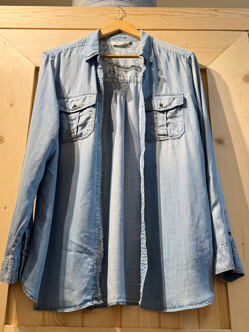 HARLOW BUTTON-UP- Consigned with VARDO Vintage & Valuables vvvardo.ca