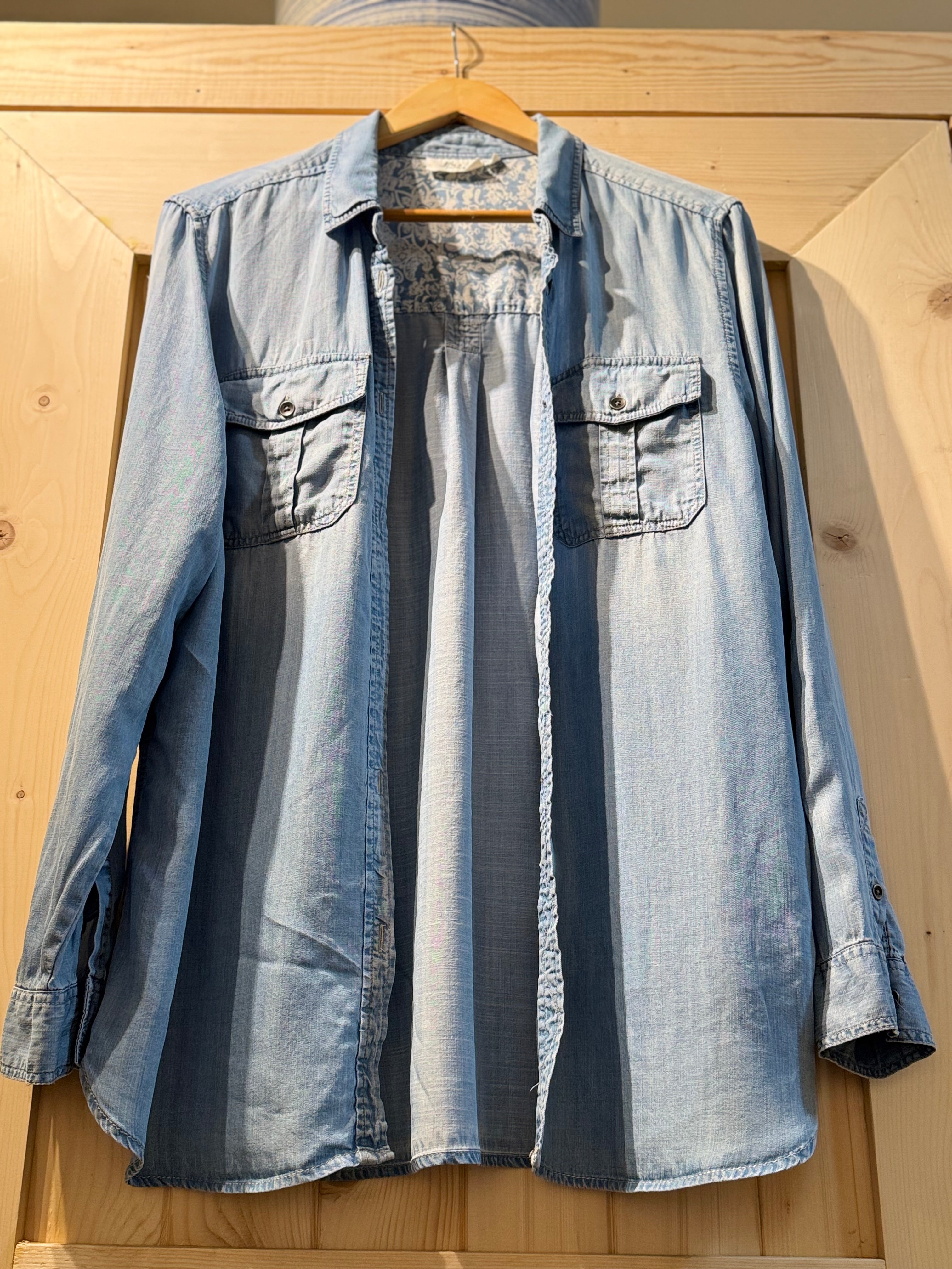 HARLOW BUTTON-UP- Consigned with VARDO Vintage & Valuables vvvardo.ca