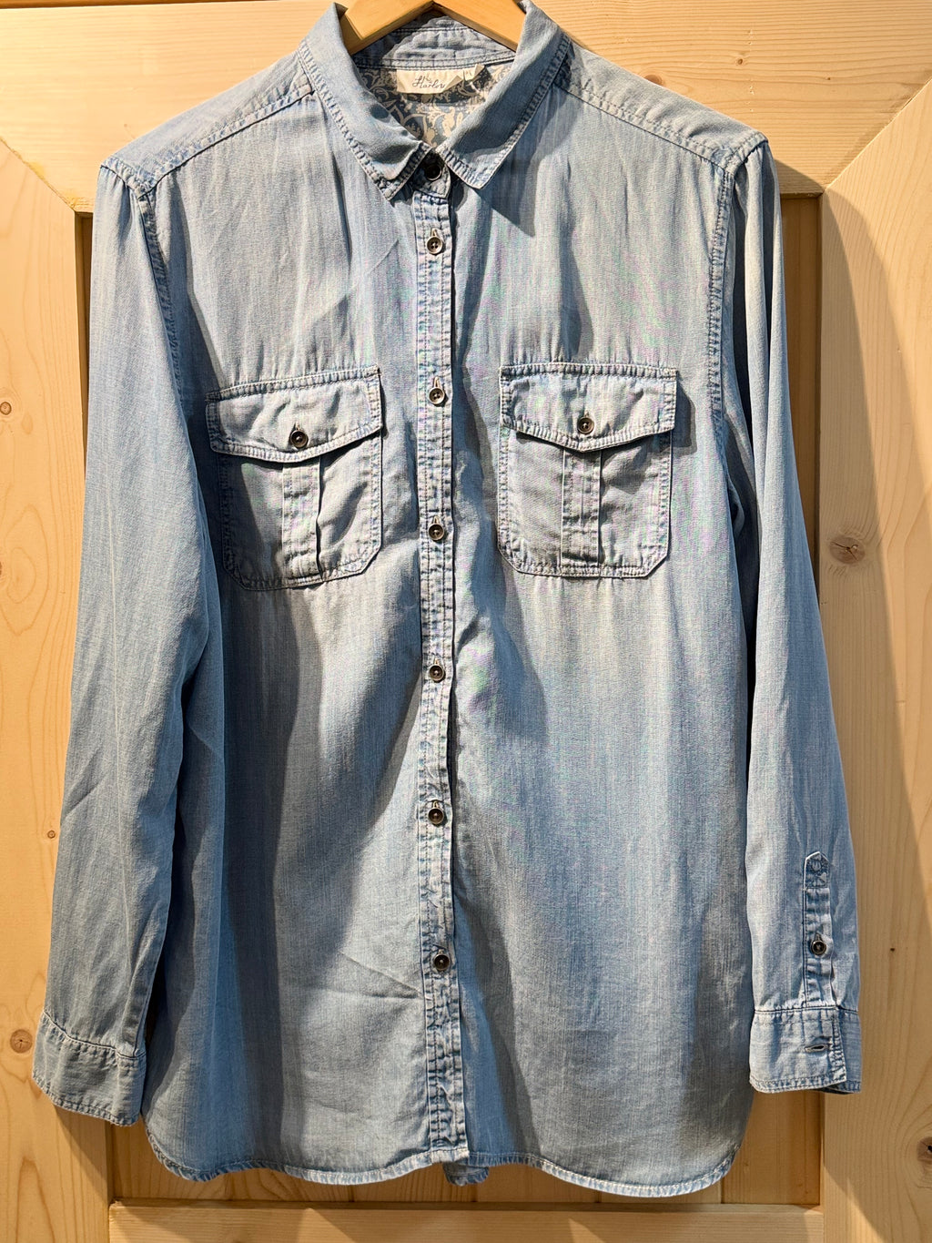 HARLOW BUTTON-UP- Consigned with VARDO Vintage & Valuables vvvardo.ca