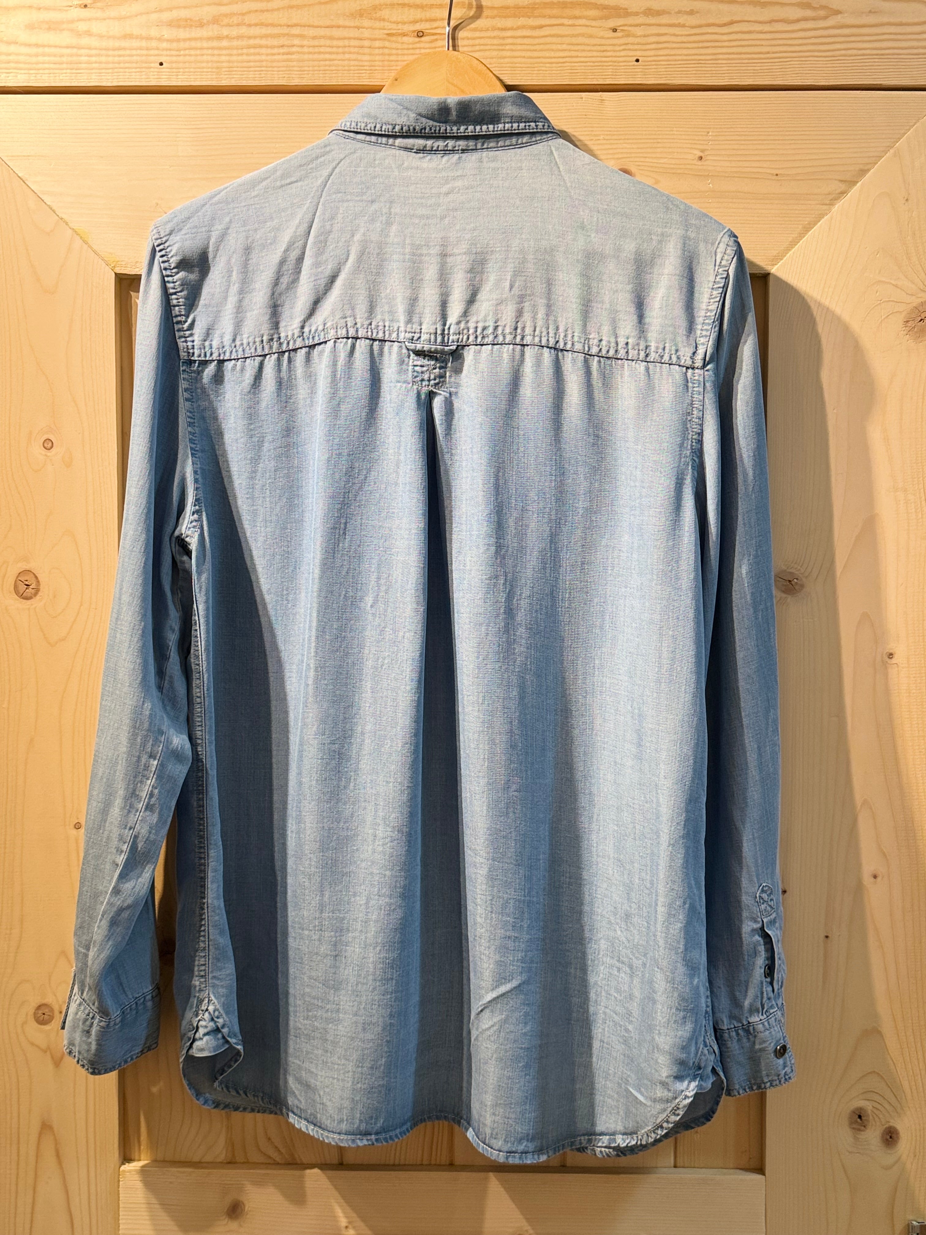 HARLOW BUTTON-UP- Consigned with VARDO Vintage & Valuables vvvardo.ca