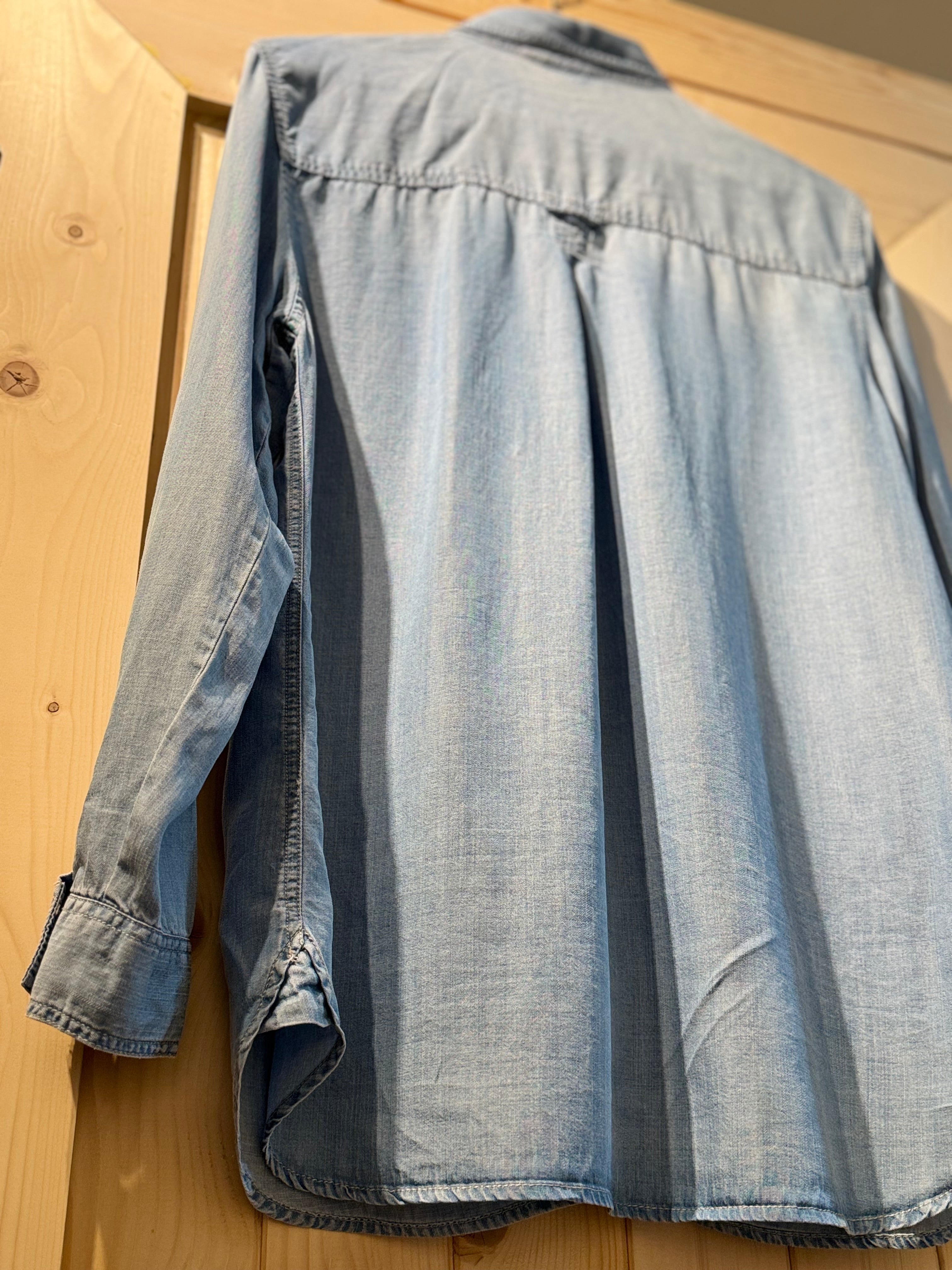 HARLOW BUTTON-UP- Consigned with VARDO Vintage & Valuables vvvardo.ca