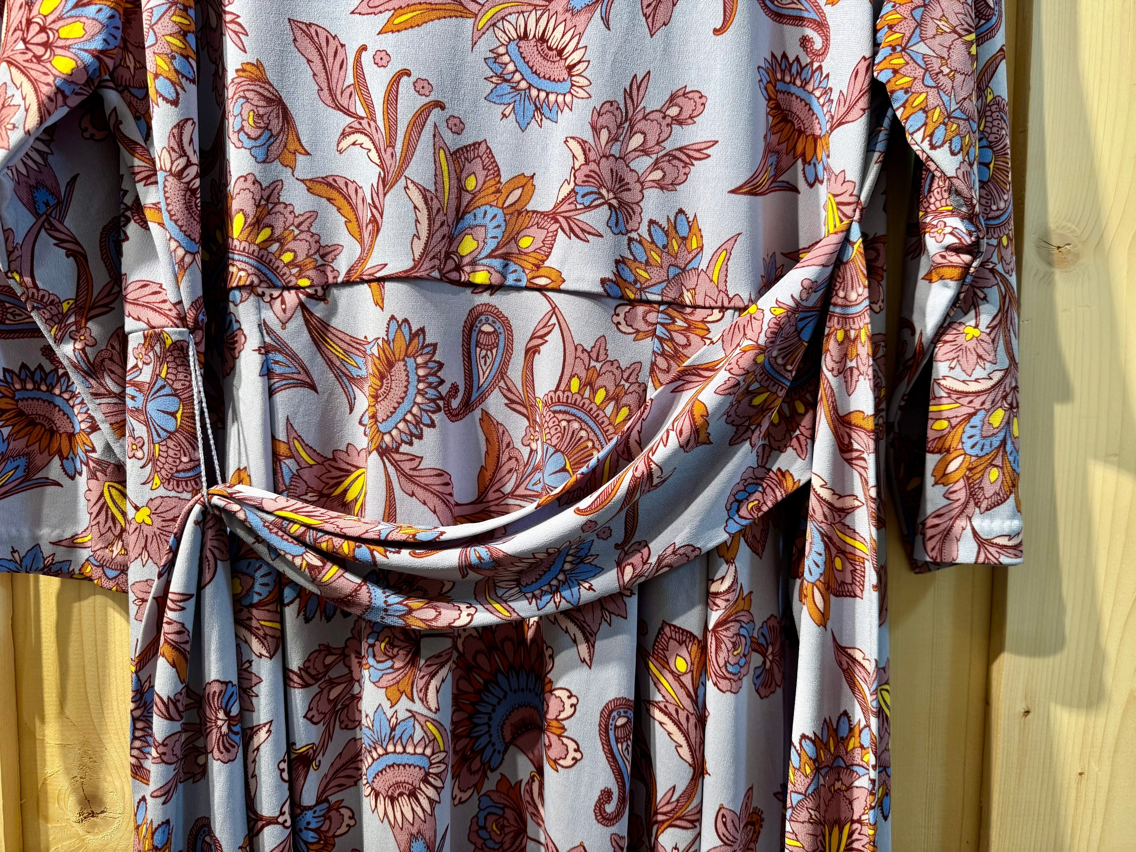 A PEA IN THE POD DRESS- Consigned with VARDO Vintage & Valuables vvvardo.ca