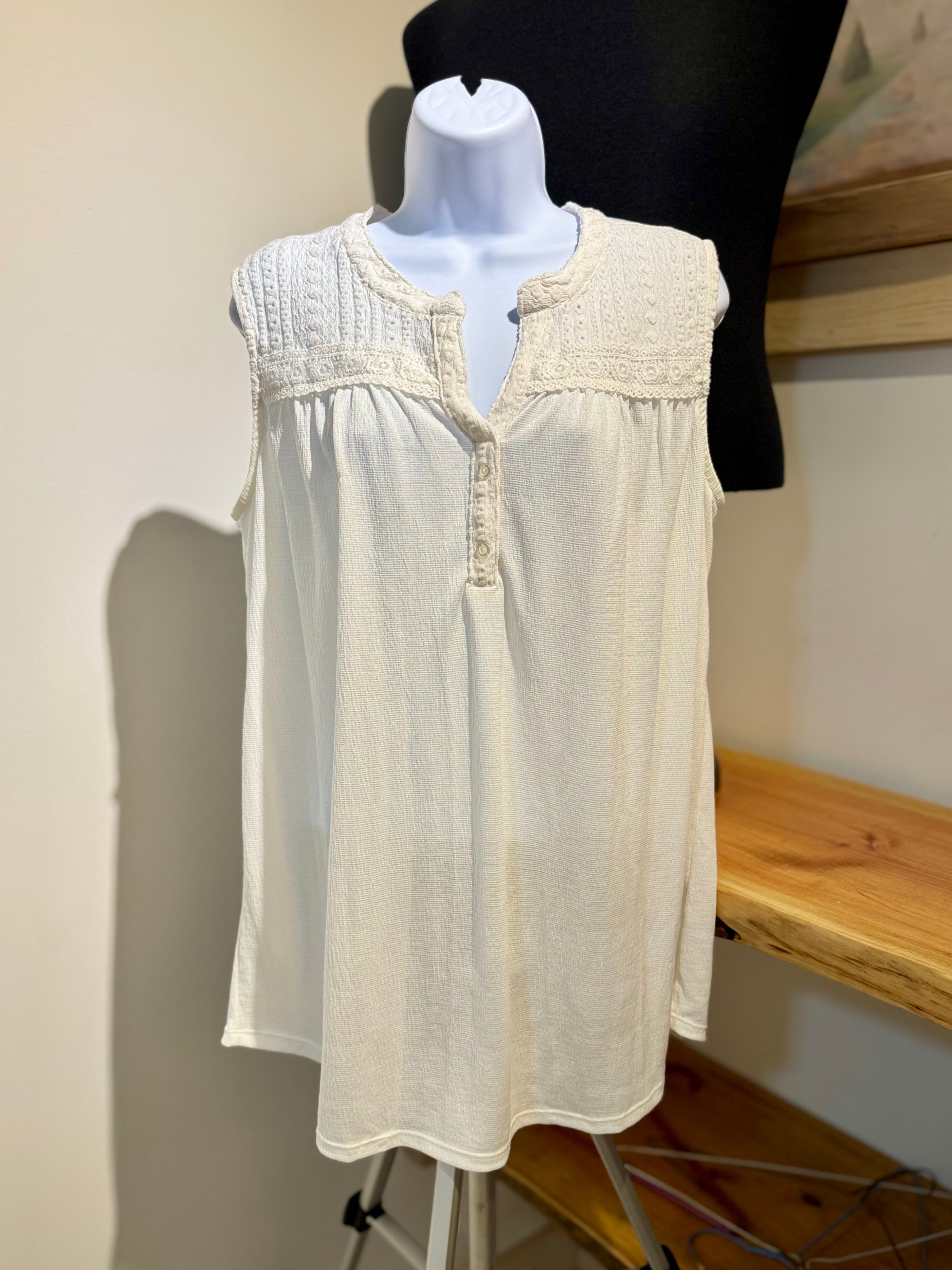 LILY MORGAN SLEEVELESS TOP- Consigned with VARDO Vintage & Valuables vvvardo.ca