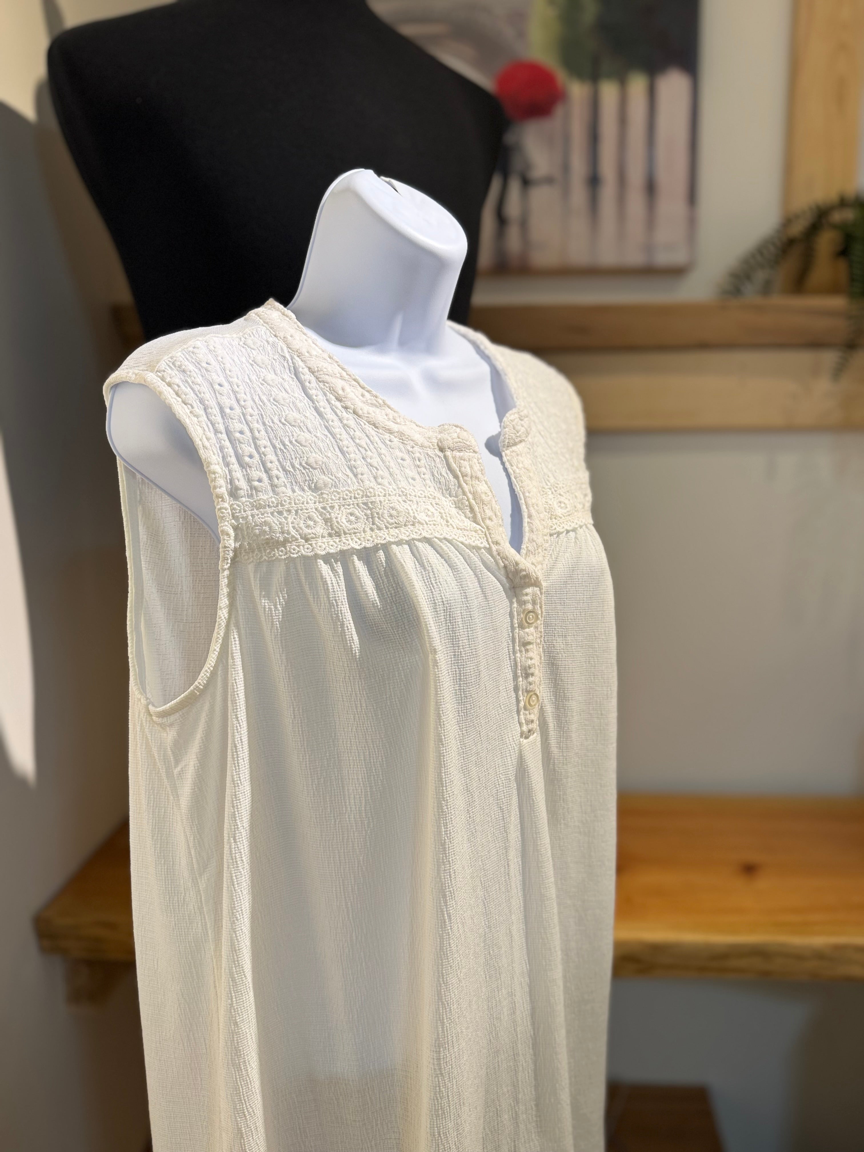 LILY MORGAN SLEEVELESS TOP- Consigned with VARDO Vintage & Valuables vvvardo.ca