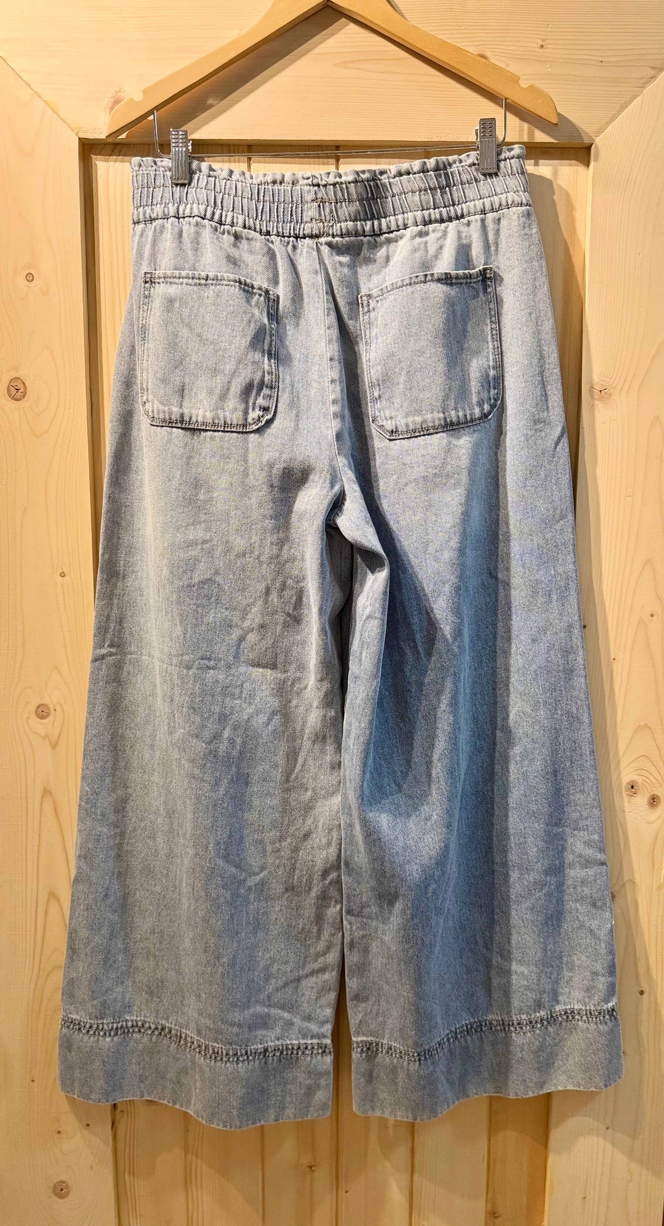 KENSIE WIDE JEANS- Consigned with VARDO Vintage & Valuables vvvardo.ca