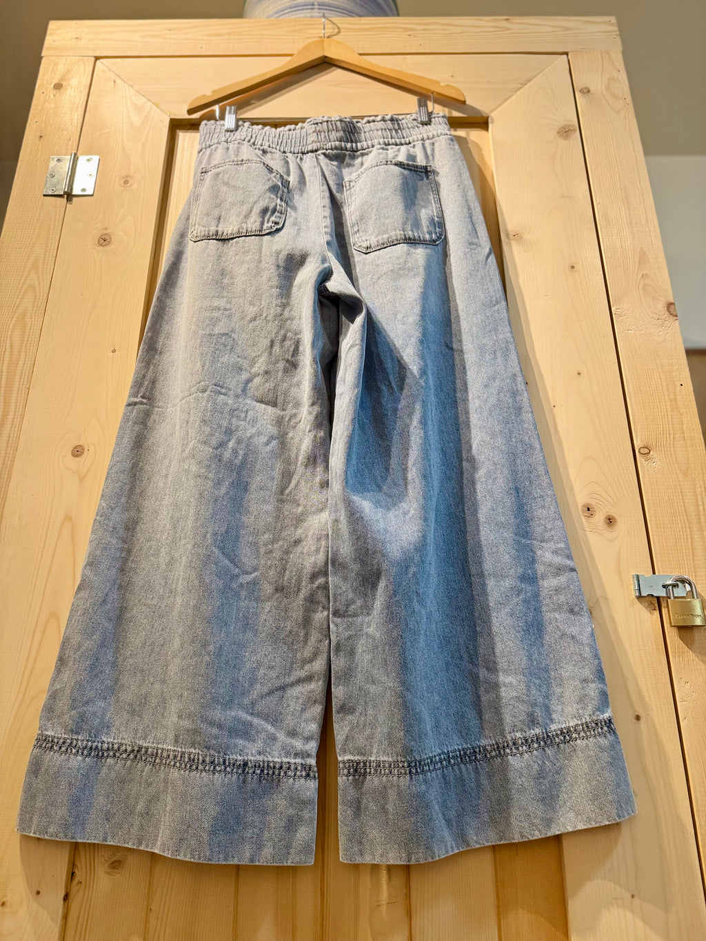 KENSIE WIDE JEANS- Consigned with VARDO Vintage & Valuables vvvardo.ca