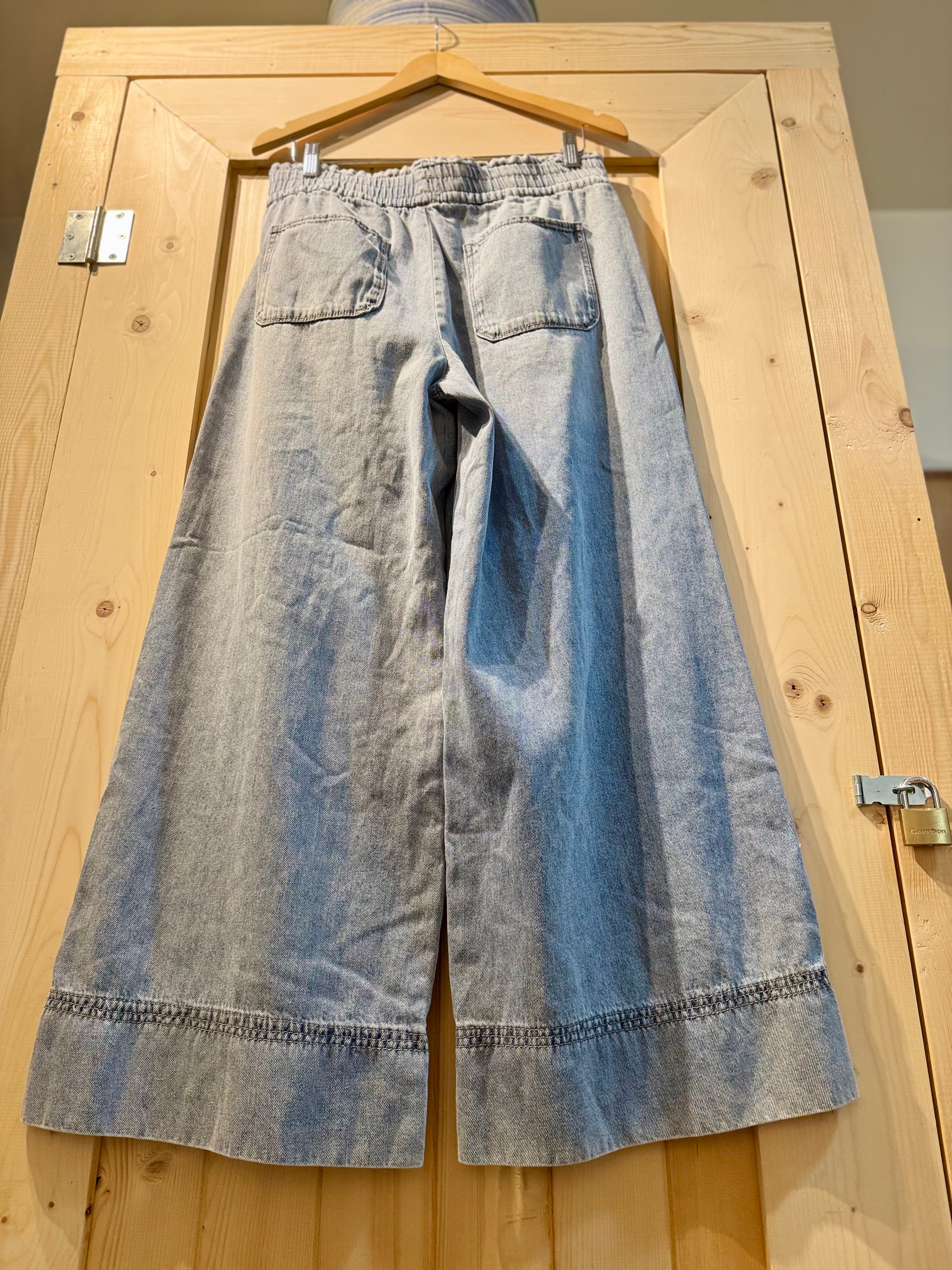 KENSIE WIDE JEANS- Consigned with VARDO Vintage & Valuables vvvardo.ca