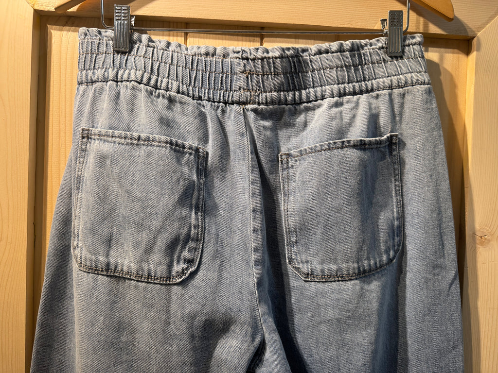 KENSIE WIDE JEANS- Consigned with VARDO Vintage & Valuables vvvardo.ca