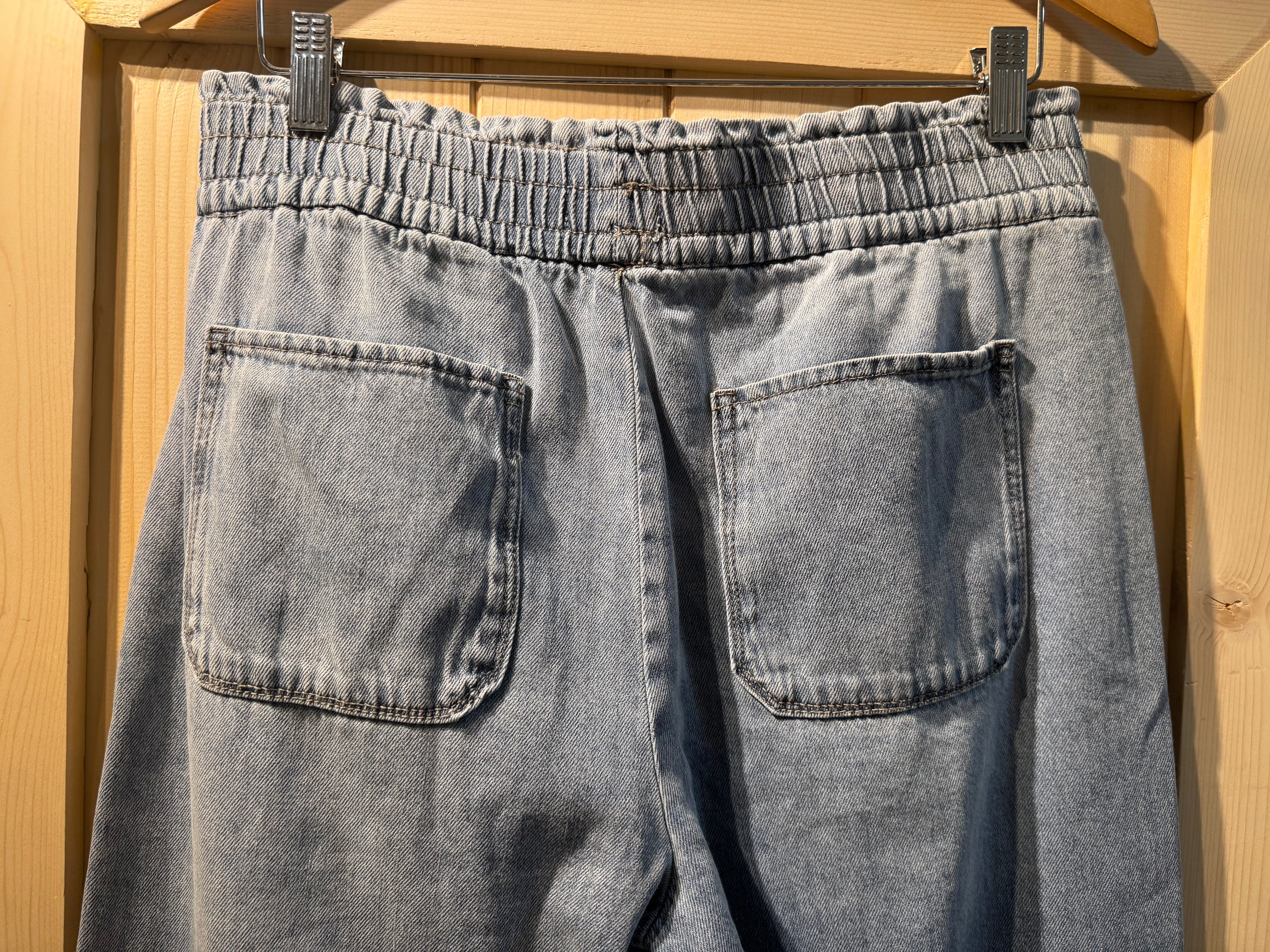 KENSIE WIDE JEANS- Consigned with VARDO Vintage & Valuables vvvardo.ca