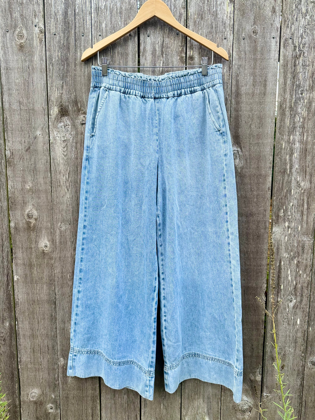 KENSIE WIDE JEANS- Consigned with VARDO Vintage & Valuables vvvardo.ca