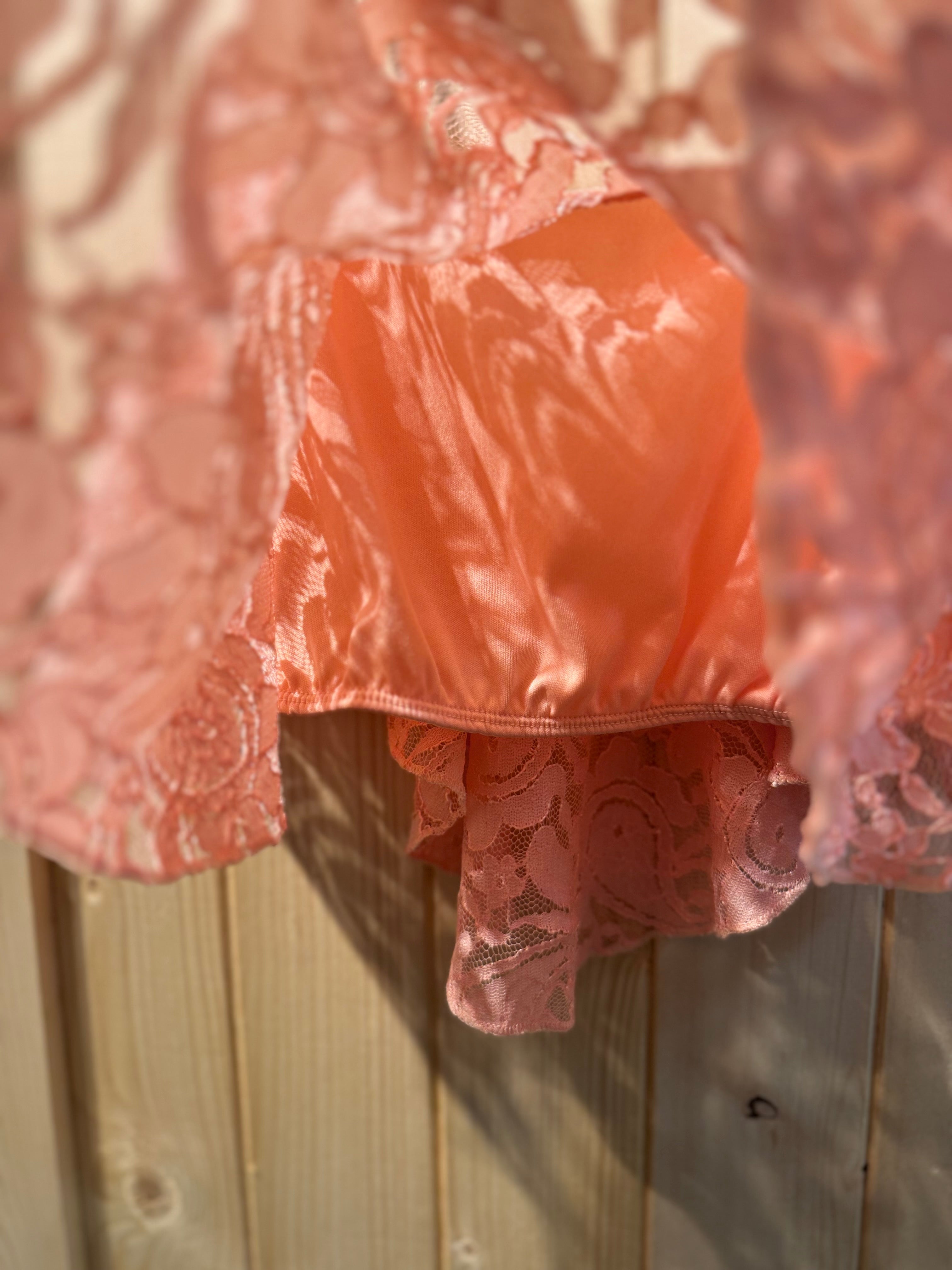 SEDUCTIONS LACE CROP TOP - Consigned with VARDO Vintage & Valuables vvvardo.ca