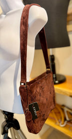 PLUM/PRUNE COLOUR GUESS HANDBAG - Consigned with VARDO Vintage & Valuables vvvardo.ca