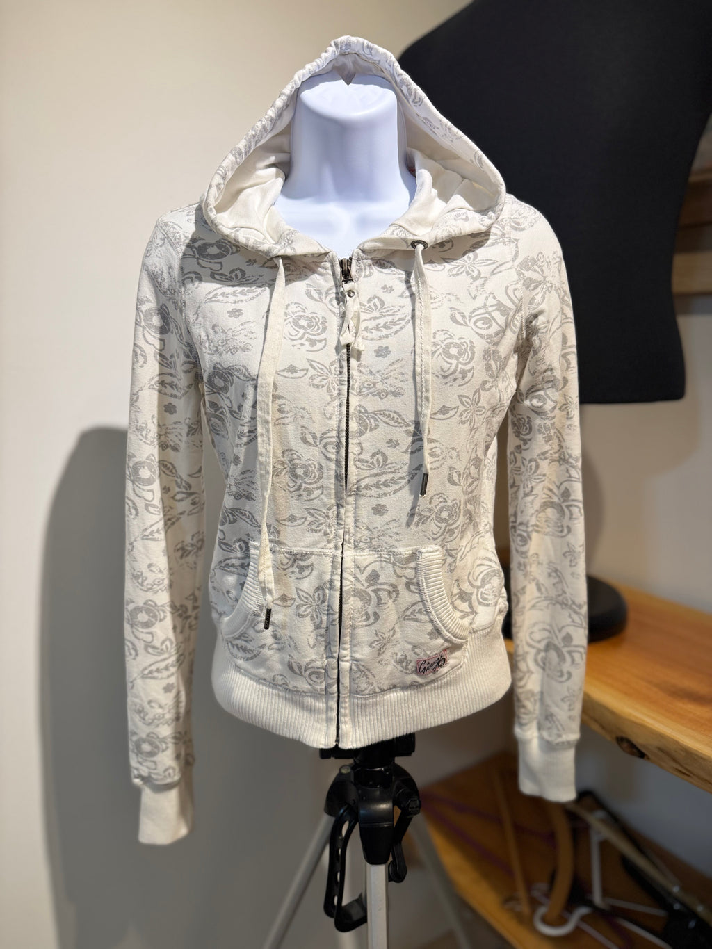 GARAGE ZIP HOODIE- Consigned with VARDO Vintage & Valuables vvvardo.ca